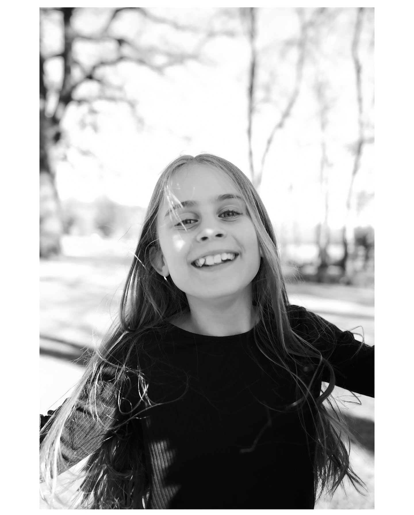 JESS, ALEX &amp; THE KIDS // FAMILY SHOOT // PART I //

One kid is a marathon runner, the other is a photographer in the making.
Dad was negotiating peace treaties and Mum keeping the smiles flowing.

With the help of brioche and bubbles, we managed 