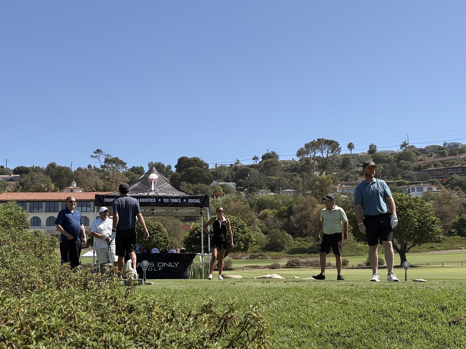 Golfers and guests gathered for a tournament photo