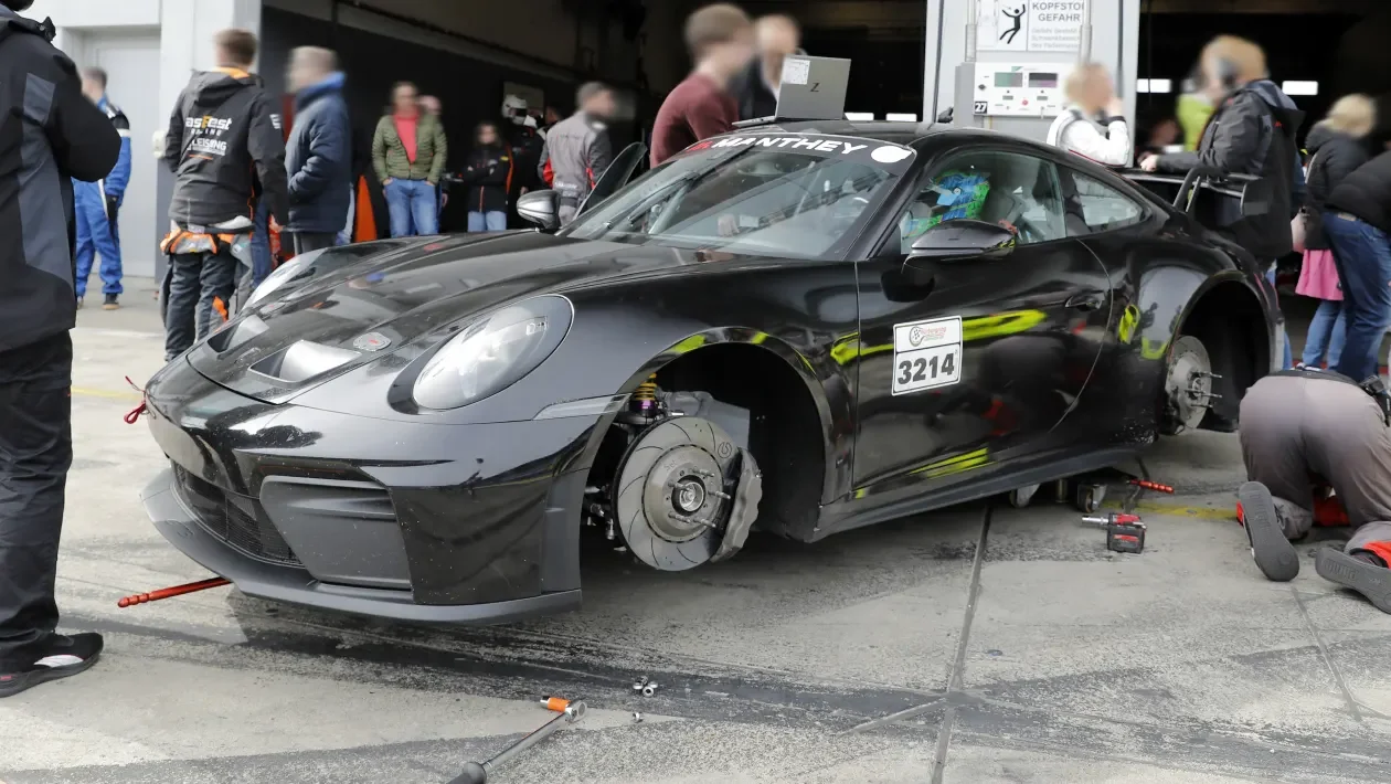 Porsche 911 GT4 variant caught testing