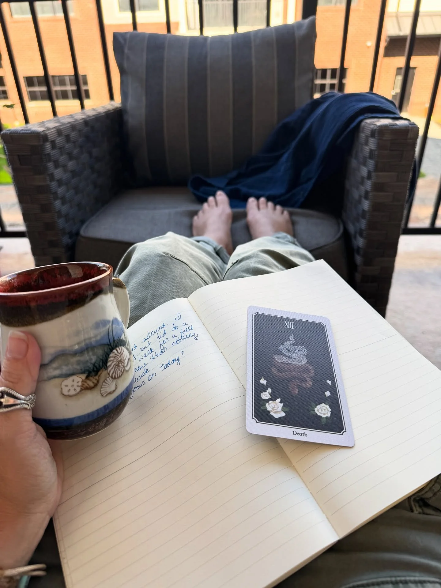 I just launched my on-demand Kawandi class on my website this week! Woohoo! Link in bio! 

To celebrate, I&rsquo;m going to 
1. Spend time with my journal, and ponder the card I pulled from my favorite tarot deck from @thecreepingmoon 
2. Take a few 