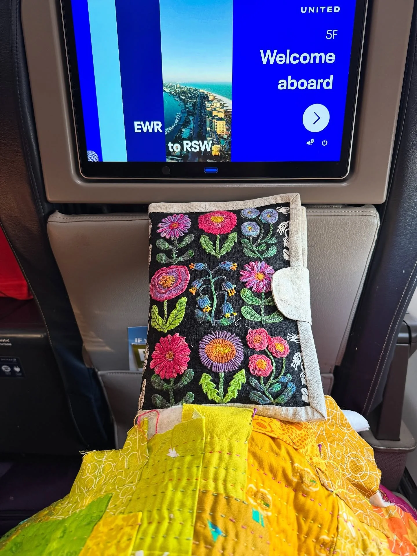Morning plans sorted. I&rsquo;ll be sitting here for the next few hours, stitching and listening to podcasts. 

I&rsquo;m so close to the center! 

Want to learn how to make your own Kawandi Inspired quilts? Check out my on-demand class at dizzy quil