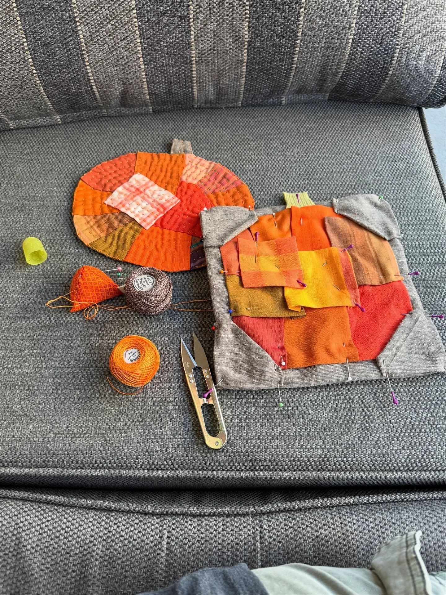 Good morning, and welcome to everyone joining from Hobby School! I love joining summit programs like that - I meet so many new makers! 

This morning I&rsquo;m fooling around with a concept. Very non-traditional, like most of my pieces are. A local s