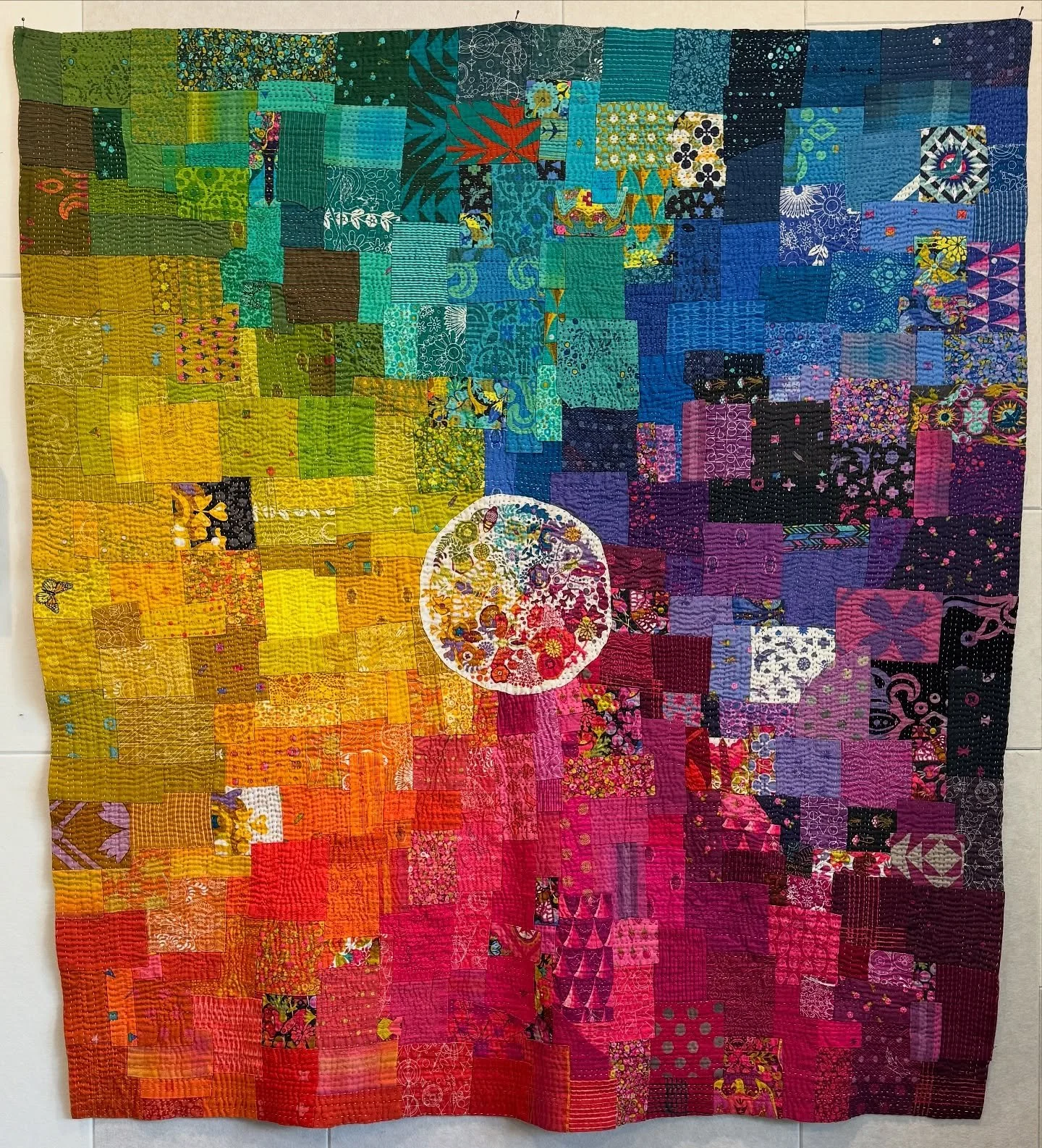 Blog post is up on my website with the details of my latest Kawandi inspired project. 

49&rdquo; x 54&rdquo;. Made entirely by hand, and it took about 5 months. 

Fabric - @alisonglass for @andoverfabrics . Collected over many years. 
Thread - Tence