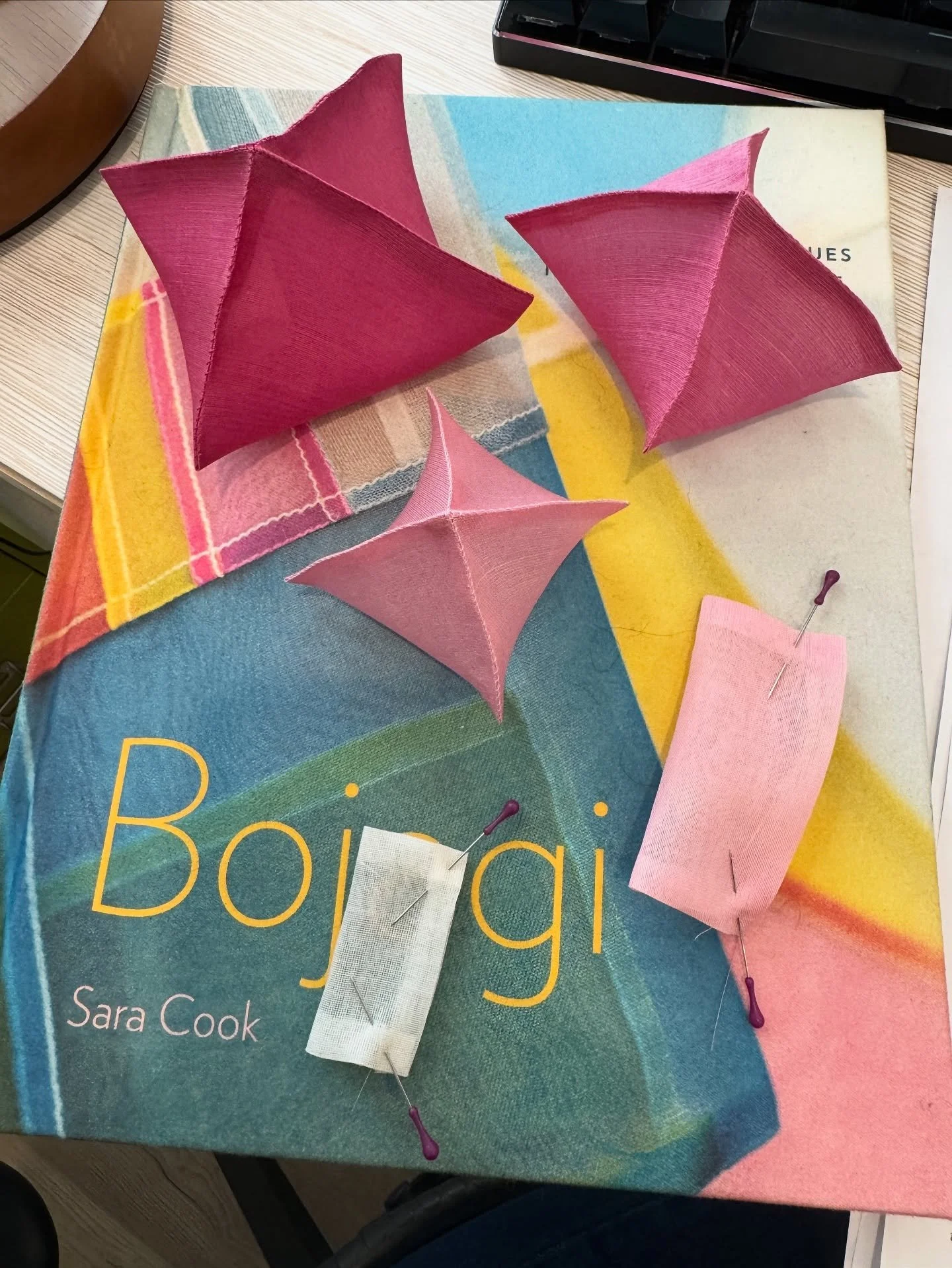 Omg, @sara.cook3 ! I&rsquo;m obsessed. Two more little mandu to go, then these will get popped into the mail to you. 

Now I&rsquo;m going to have to find a source for silk organza! 

#cherryblossommanduproject #bojagiuk