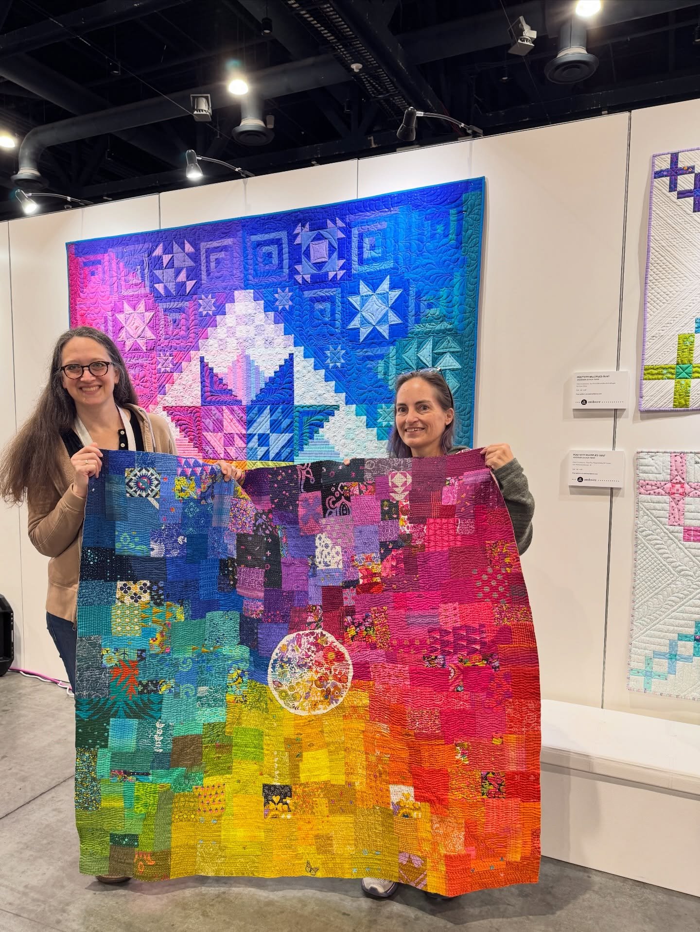 Omg! This just happened. 

Chatted with THE Alison Glass. Be still my heart. I love this industry where my friends introduce me to my favorite artists. Thanks, Nelson! 

@alisonglass @andoverfabrics @imspicier