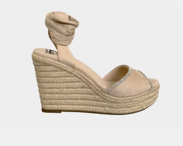 suedesandal719f28_99566dbd413843e5a3109875008f8daf~mv2.jpg