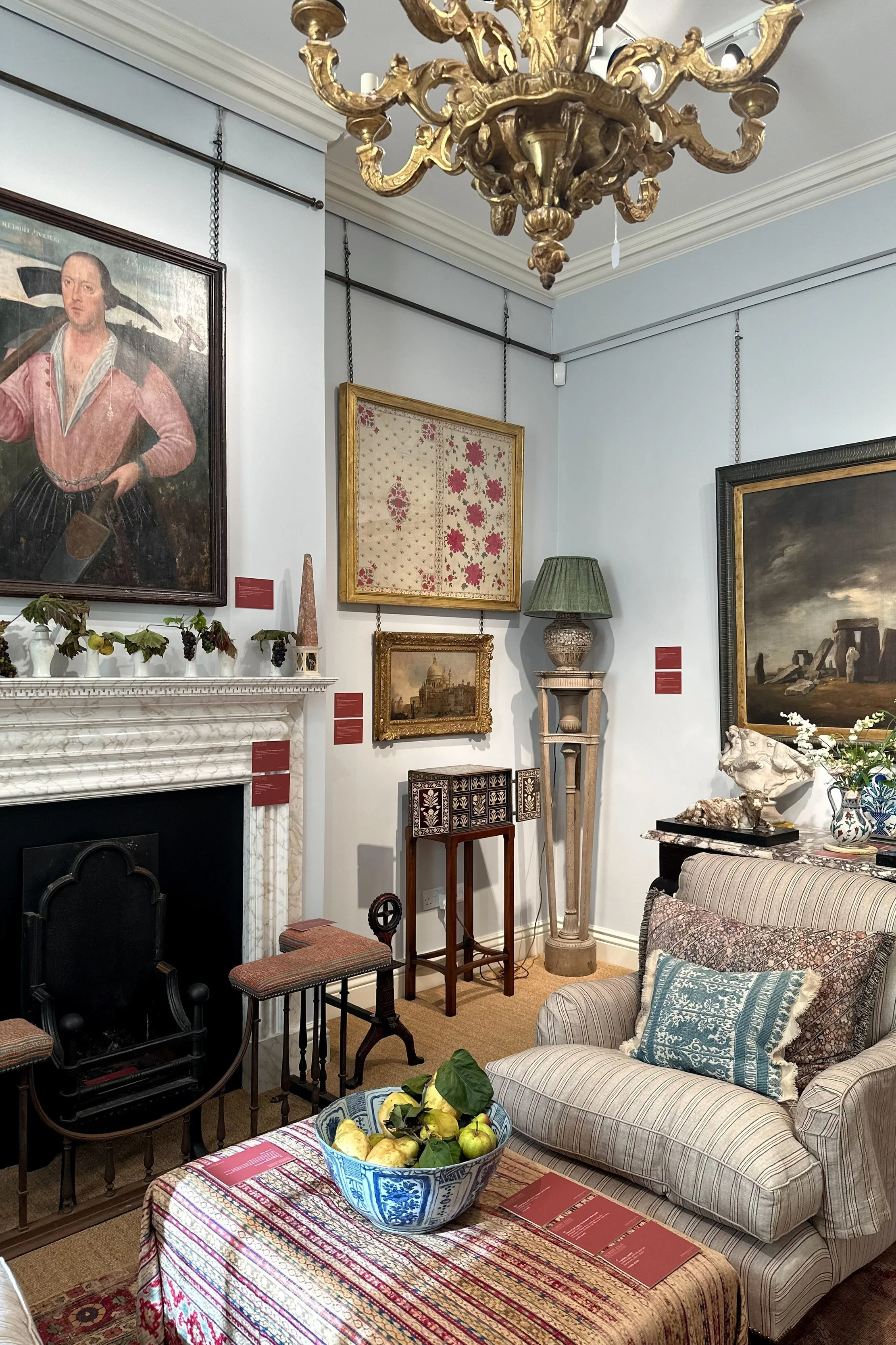 10 Essential Tips for Buying Antiques at Auction