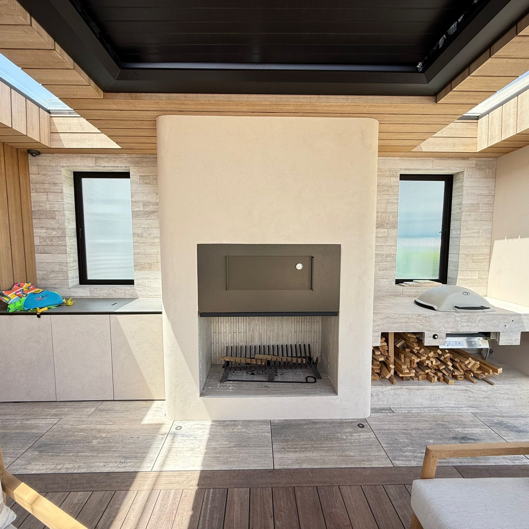 Outdoor pizza oven finished with Stolit MP Natural, offering superior protection against heat, weather, and wear. Perfect for enhancing outdoor entertainment areas with a stylish, long-lasting finish