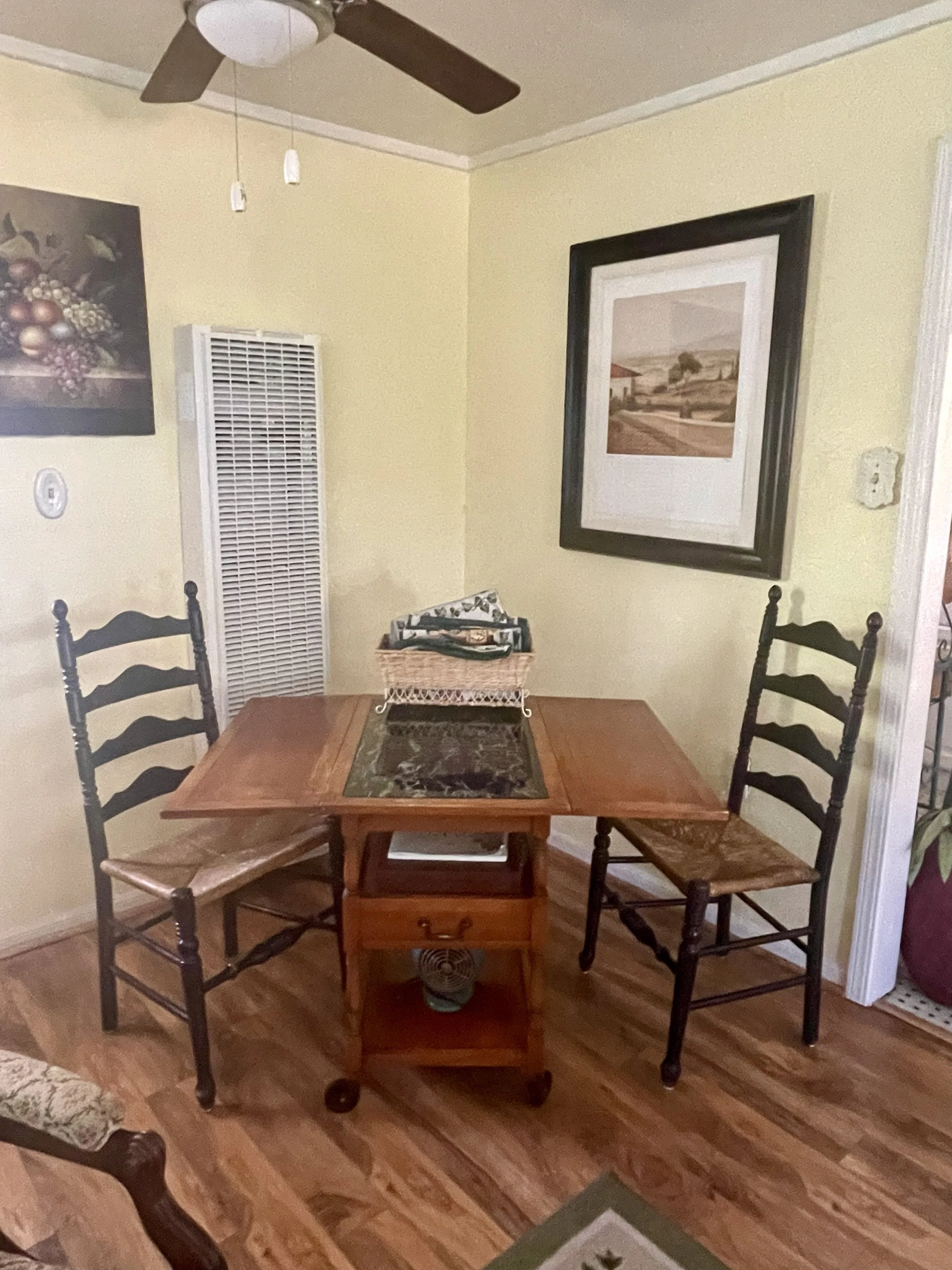 Breakfast nook.jpg