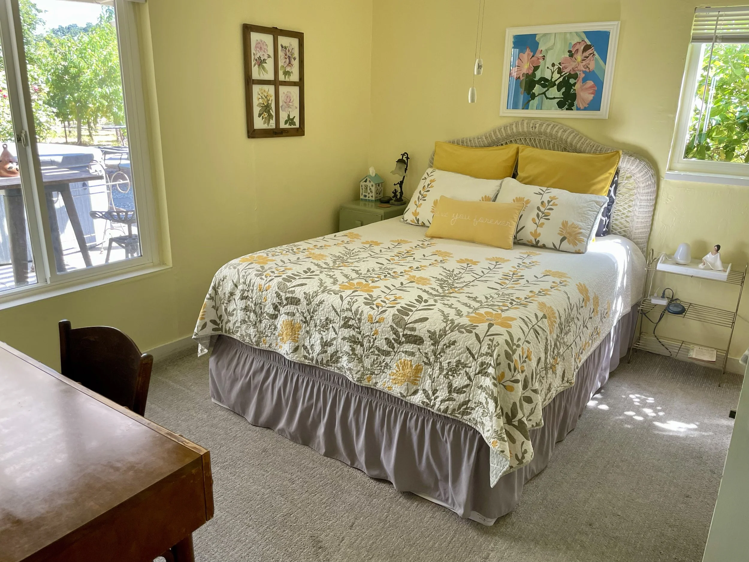 Queen bedroom.jpg