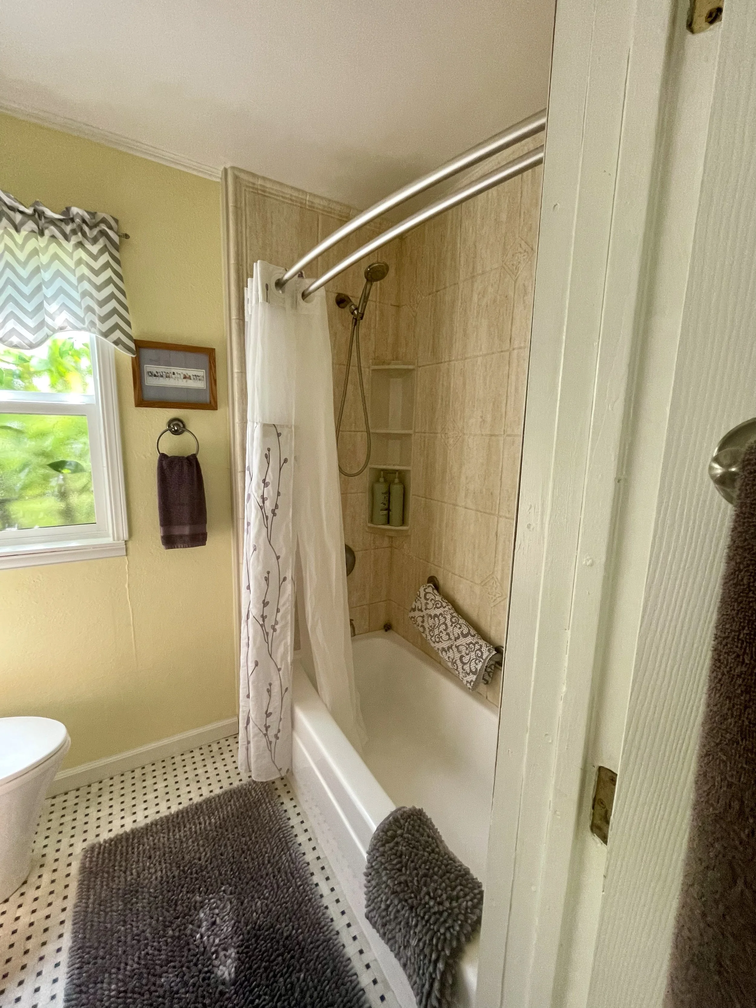 Shower_tub.jpg