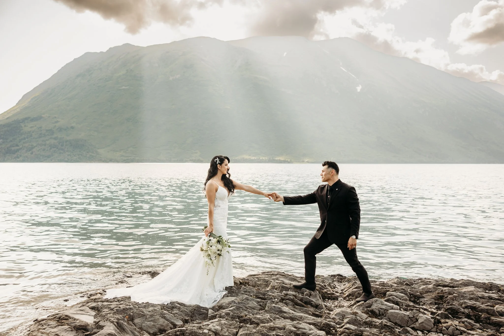 Alaska_Elopement_Photographer_Homer_Beach_destination-8.jpg