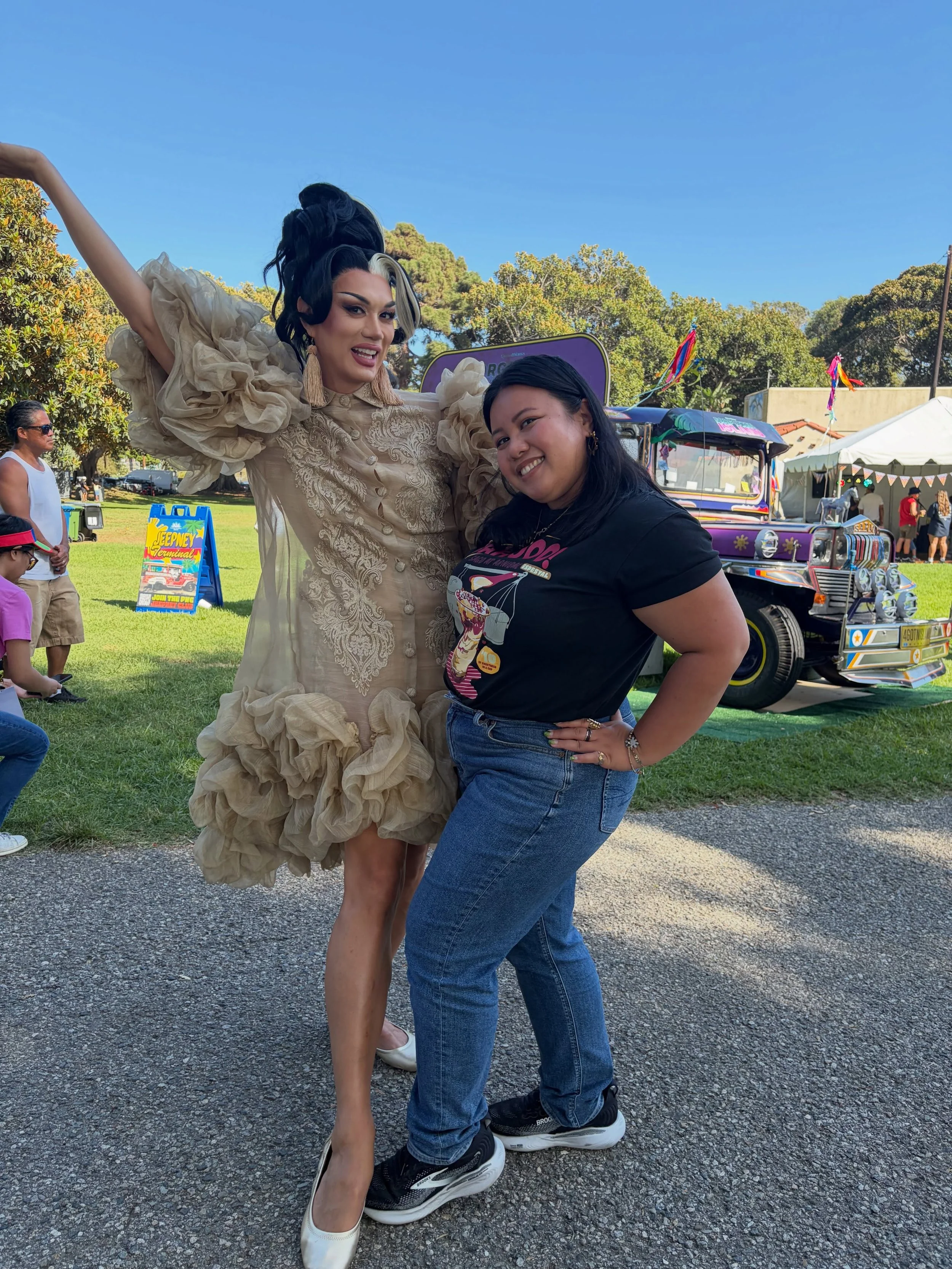 I didn&rsquo;t get a lot of videos and pictures at FPAC @filamartsla yesterday but here are two amazing memories I&rsquo;m going to remember from it. 😆

I wanted to meet &amp; greet @manilaluzon at DragCon years ago but her line was so long. Finally