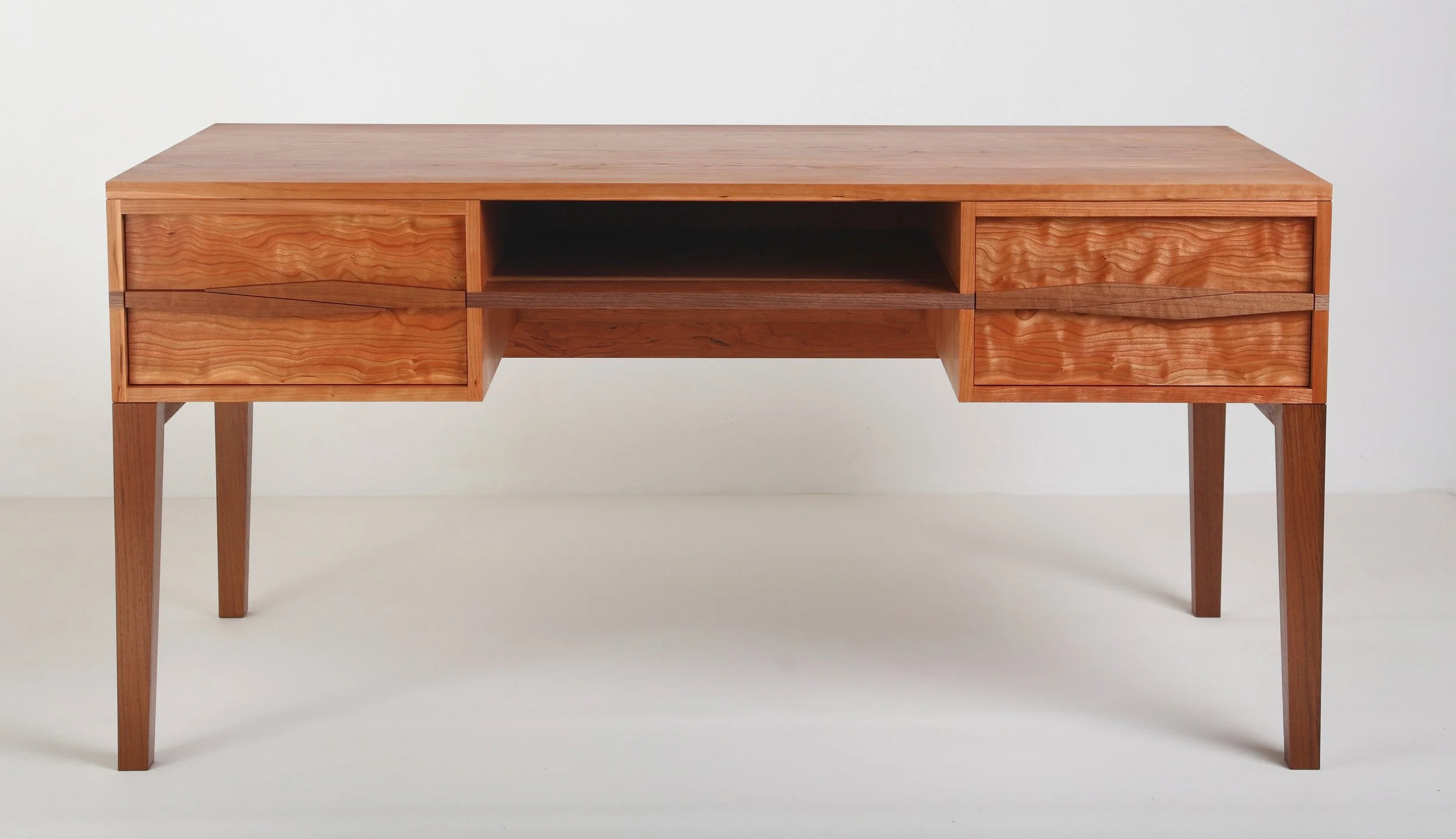 Oli Desk009.jpg