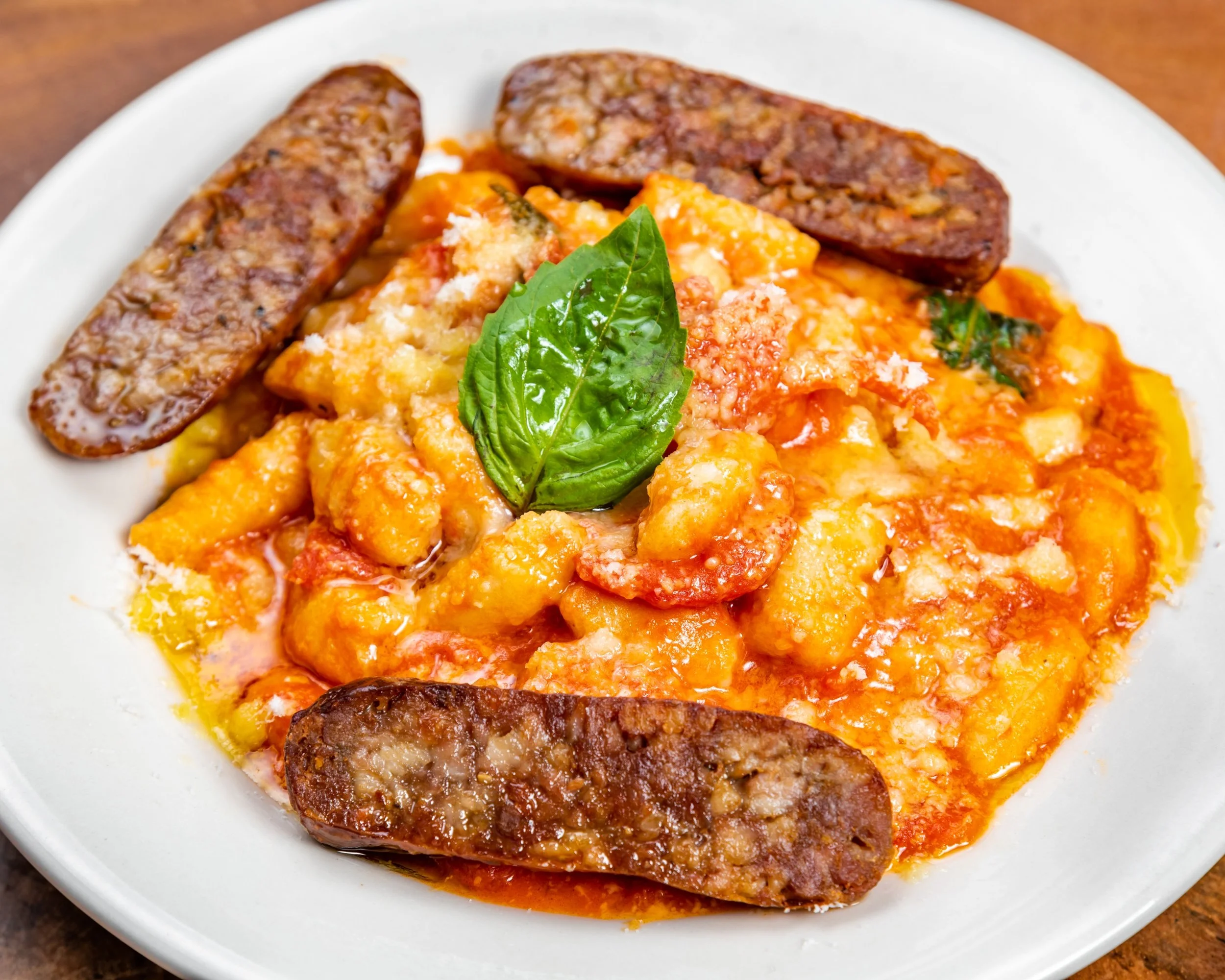 Daddies_UncleTonysPotatoGnocchiInFilletoDiPomodoroSauceWithCharredSausage_2880x2304.jpg