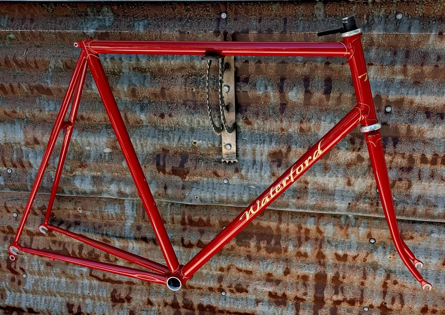 Classic lugged Waterford frame beautifully refinished by @darkmatterfinishing!! 

Turned out absolutely Stunning!!

#waterfordcycles #waterfordbikes #refinishing #custompaint #steelisreal