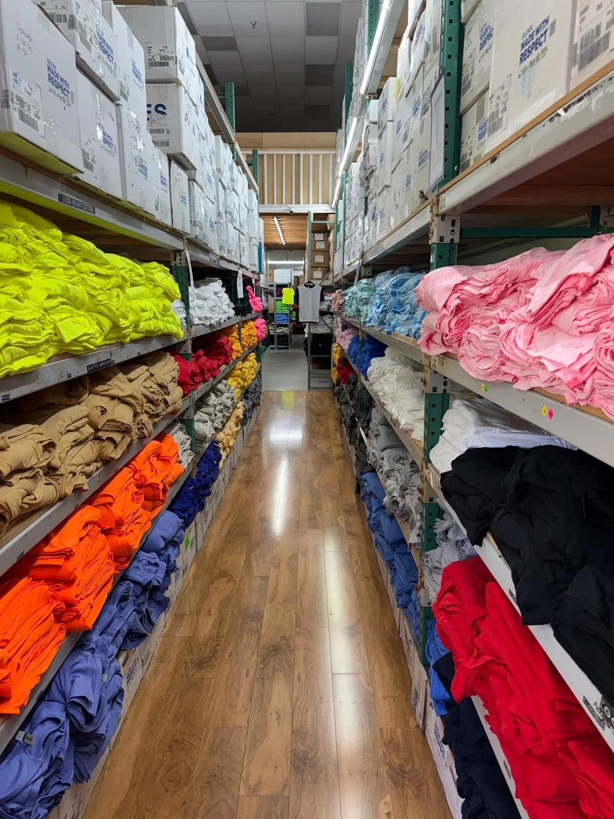 How to Choose the Right Wholesale Apparel Supplier for Your Business