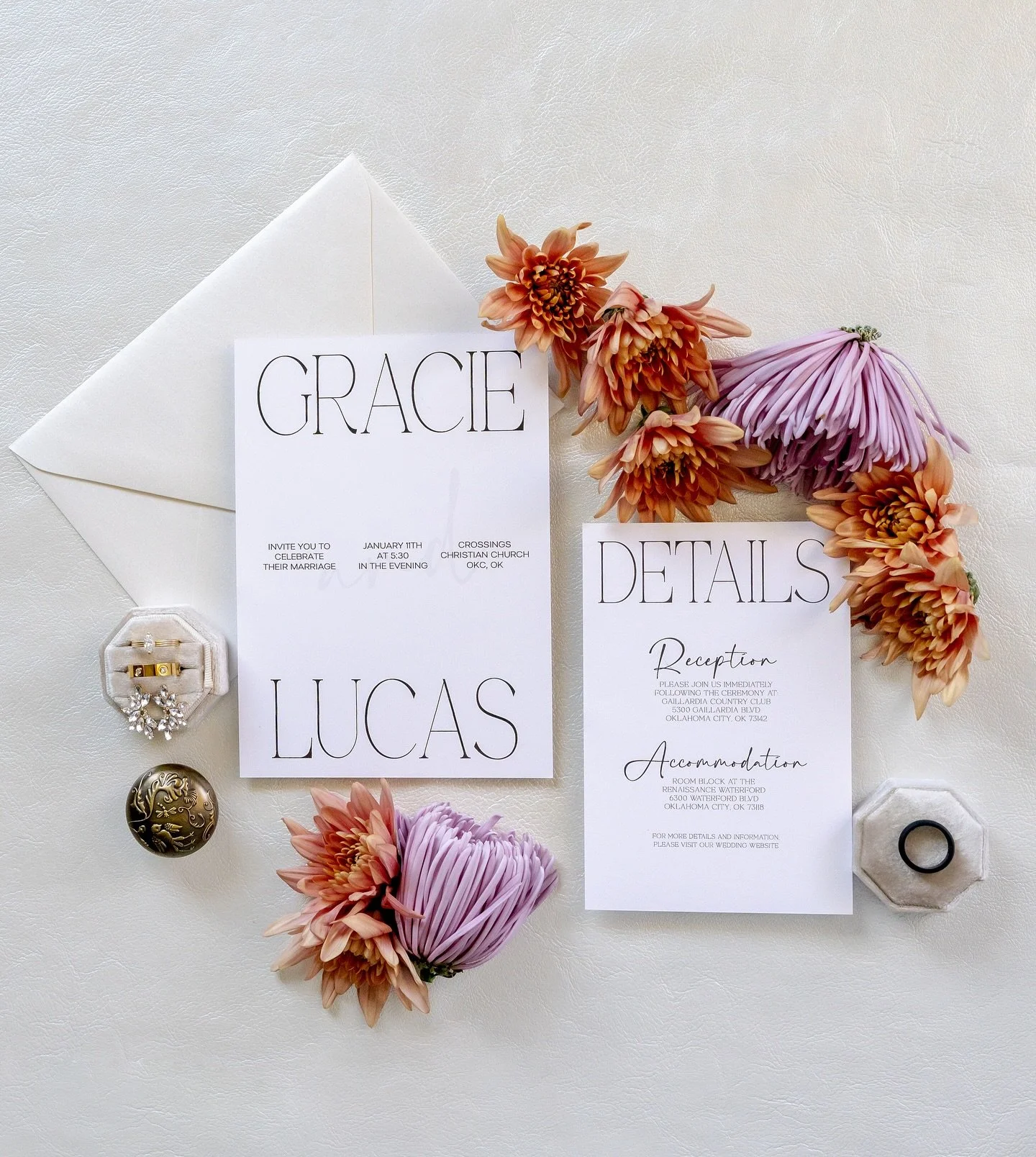 Still swooning over this flat lay ✨ Beautiful shot by the talented @kendrareidphotography &mdash; Minimal, modern, and full of thoughtful touches
.

.

.

.
#weddingstationery #romanticweddingstyle #oklahomabride #southernweddinginvitations #customin