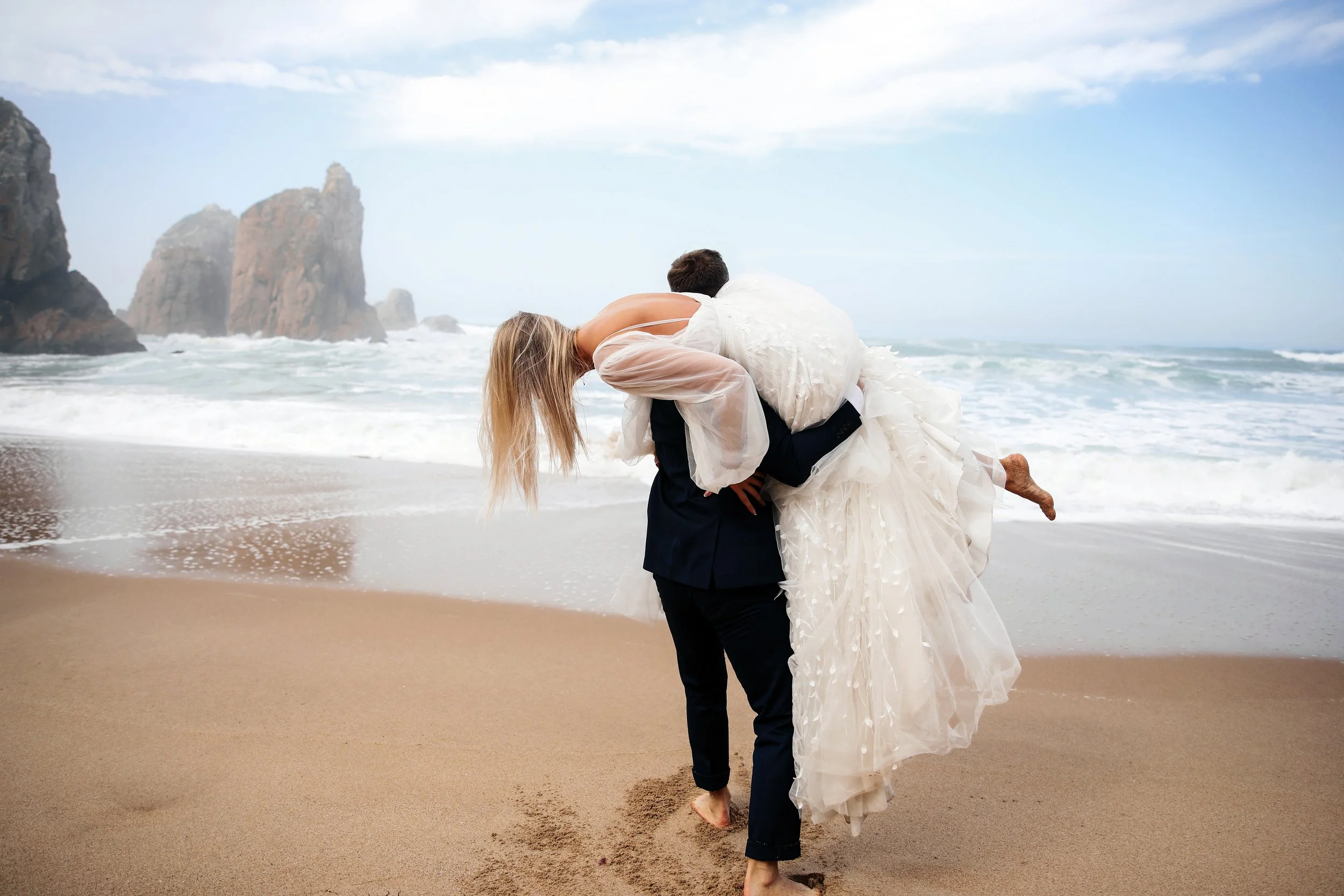 Bride_And_Groom_Playing_On_The_Beach_original_1418915.jpg