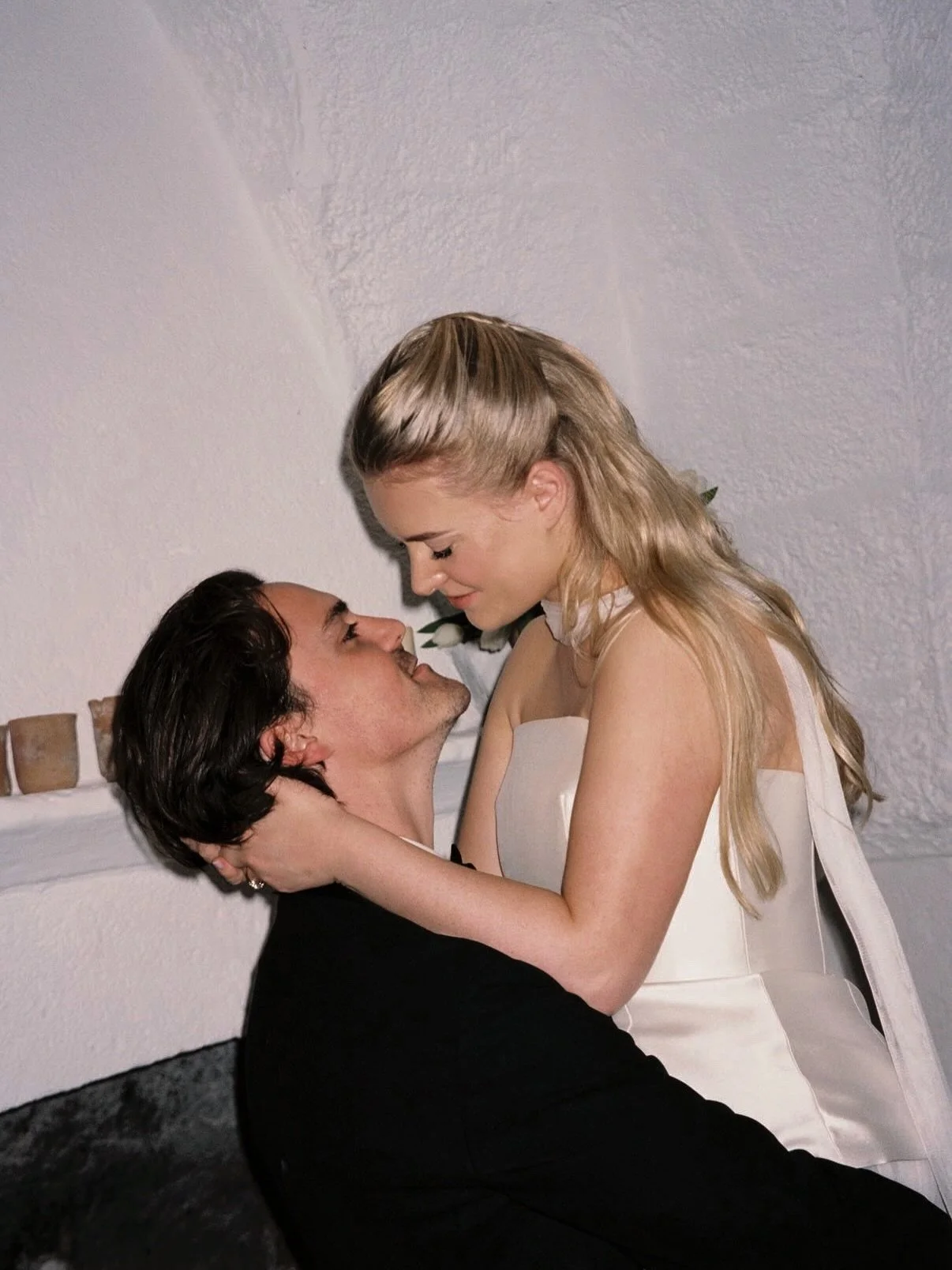 A couple of months ago I had the pleasure of venturing to Puglia, Italy to do @lucybnoble &lsquo;s bridal tan. Here&rsquo;s a sneak peek 🤎

#casabarebride #italydestinationwedding #pugliawedding #italianbride2026 #luxurybridalbeauty #destinationbrid