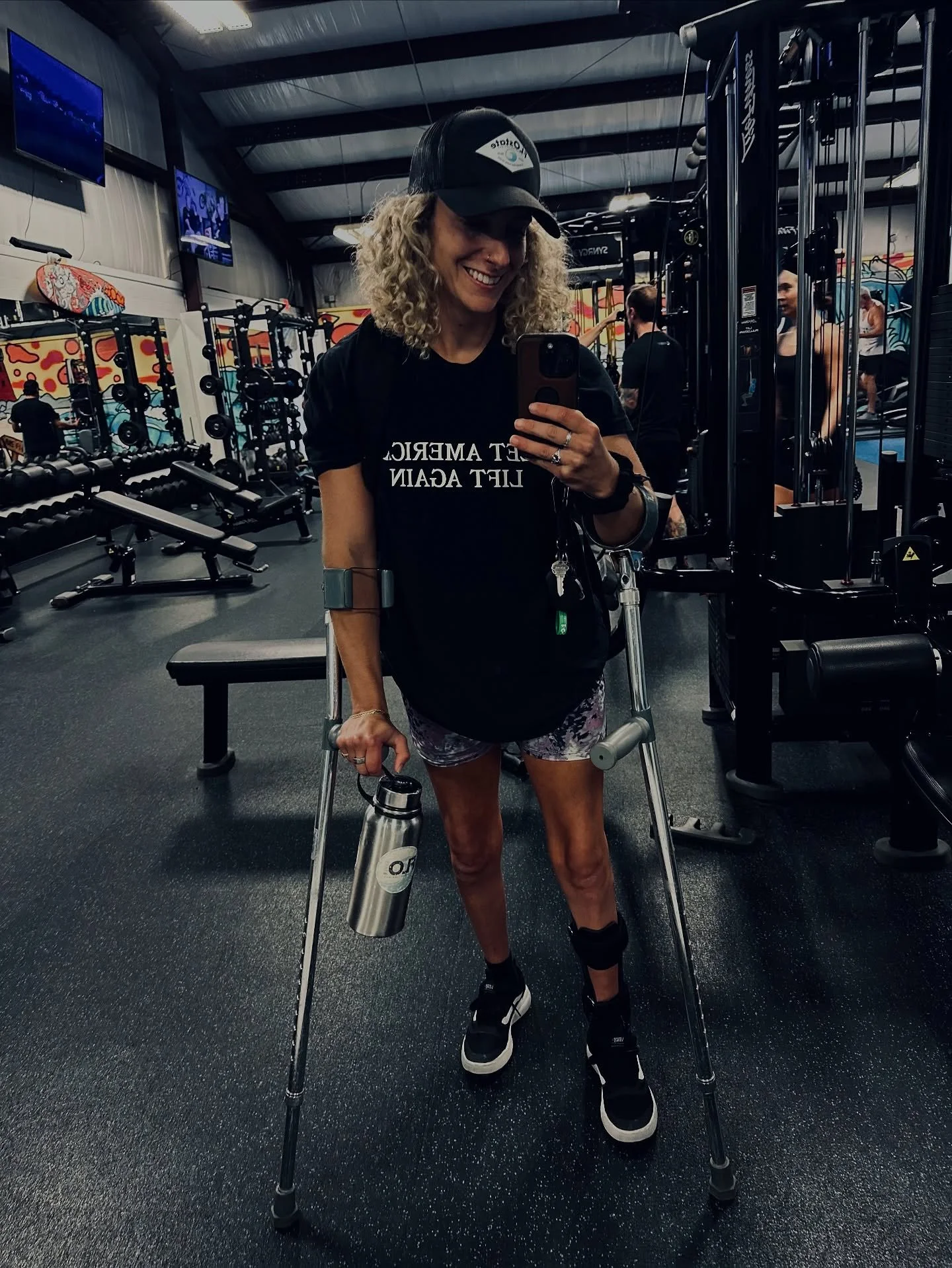 DAY 3: First true gym sesh + sauna w/o the wheelchair ✅
Solid back day ✅

Today started off really rough for me.
Stabbing, sharp nerve pain woke me up well before the sun came up; the first half of my day was shot, along w/ my voice.

I almost ate sh