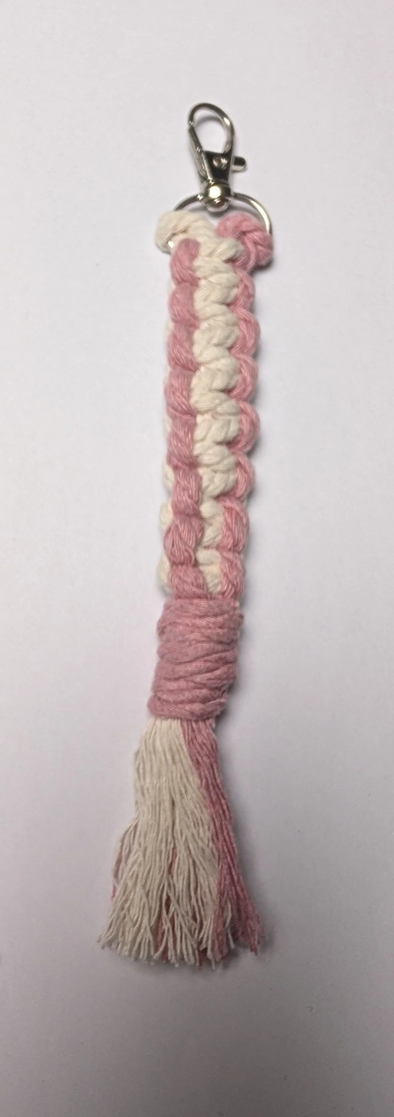 macrame keychain pink cream.jpg