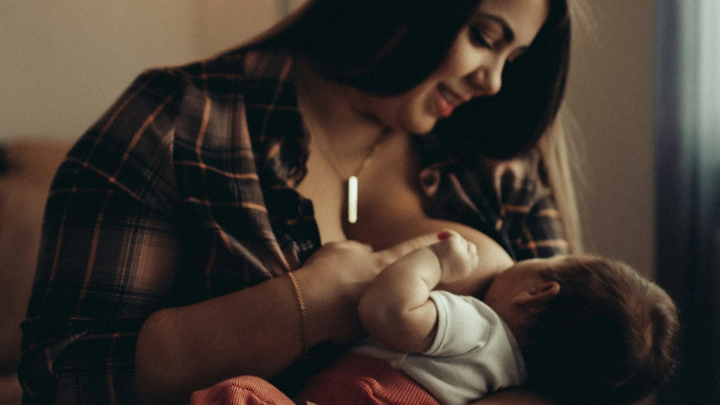 breastfeeding with teething baby