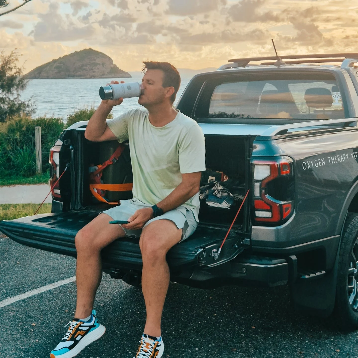 Sunrise sips + recovery upgrades ☀️💧

Hydrogen water is packed with&nbsp;molecular hydrogen (H₂)&nbsp;&mdash; a powerful antioxidant that may help support&nbsp;reduced inflammation, faster recovery, and cellular resilience.

✨&nbsp;Even better paire