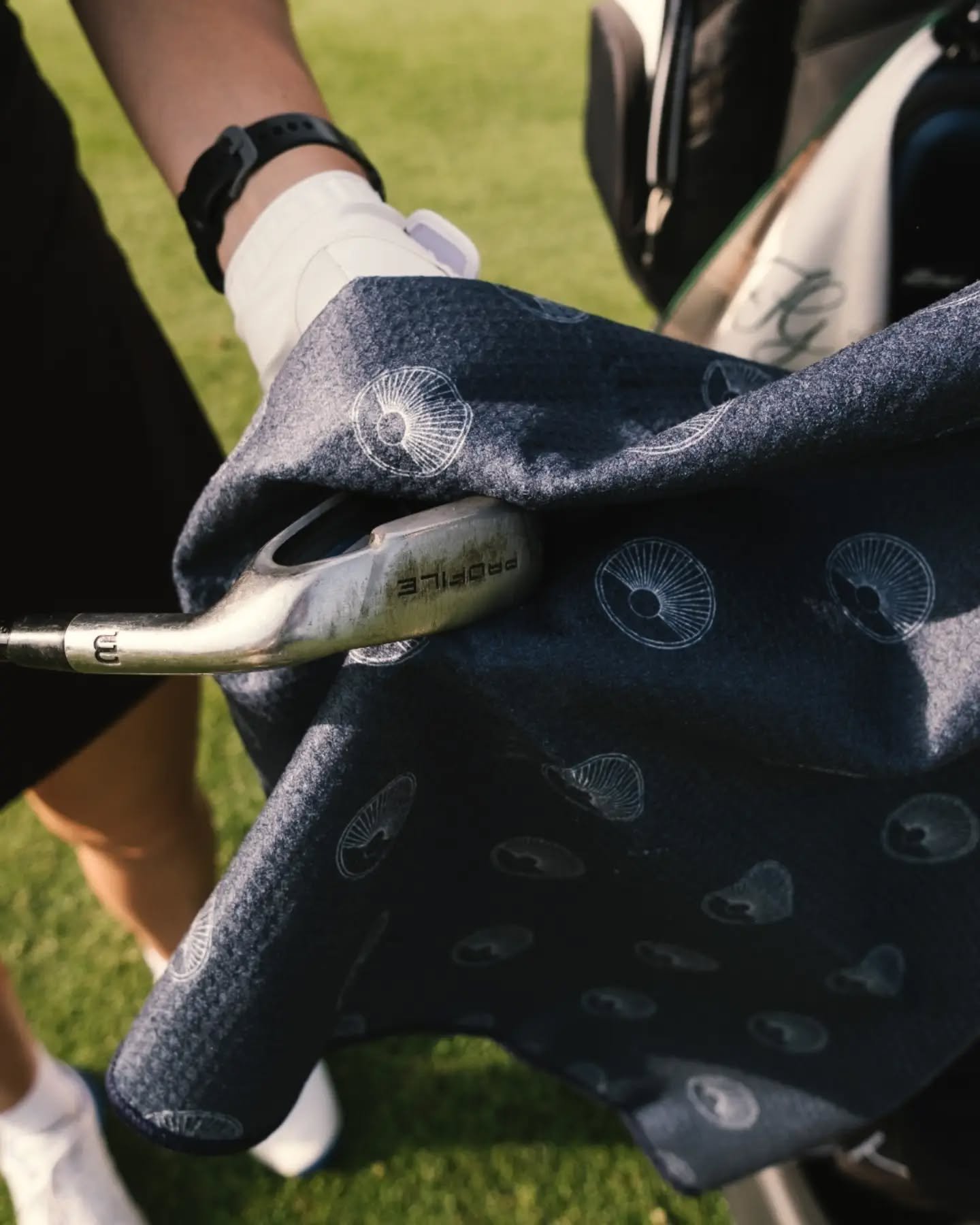 One of the easiest ways to improve your round?

Keep your clubs clean ✨

Dirt and debris can affect contact, spin, and consistency, so we designed a towel that works for you. Our waffle texture traps dirt and absorbs moisture, making it easy to keep 