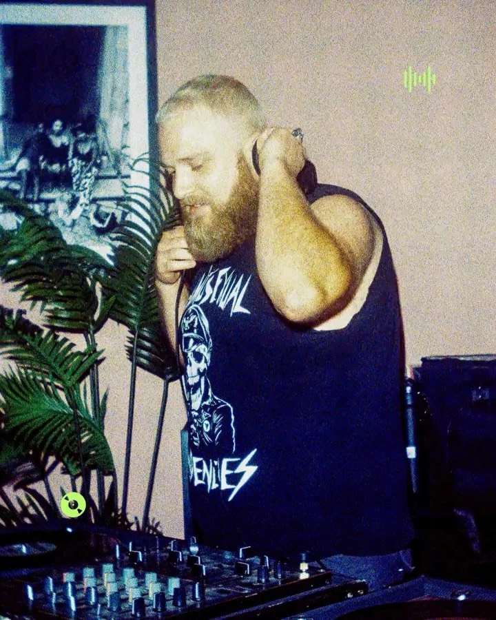 Monday blues begone &ndash; @vanitypl8_ is back for another simmering set tonight [Monday, Septmber 28] at 8pm. 

We welcome Jarret James [@vanitypl8_] back to the decks for his weekly selection of smooth tracks, rare finds, and surefire hits all pul