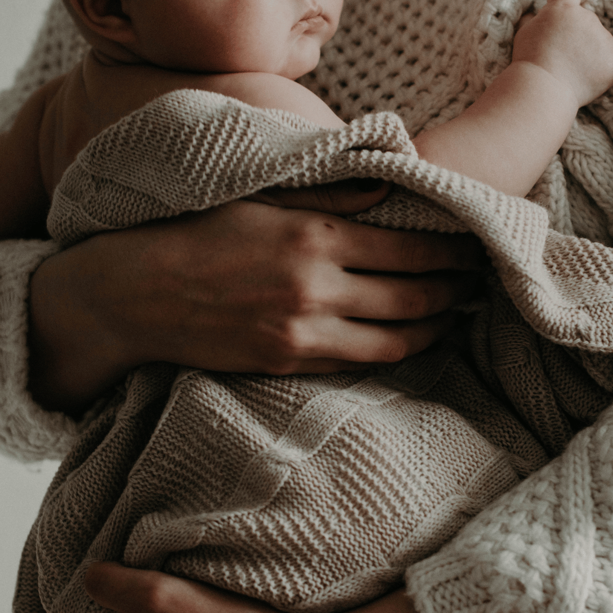 Tandem Breastfeeding with Twins: What I Wish I Knew Before I Tried It