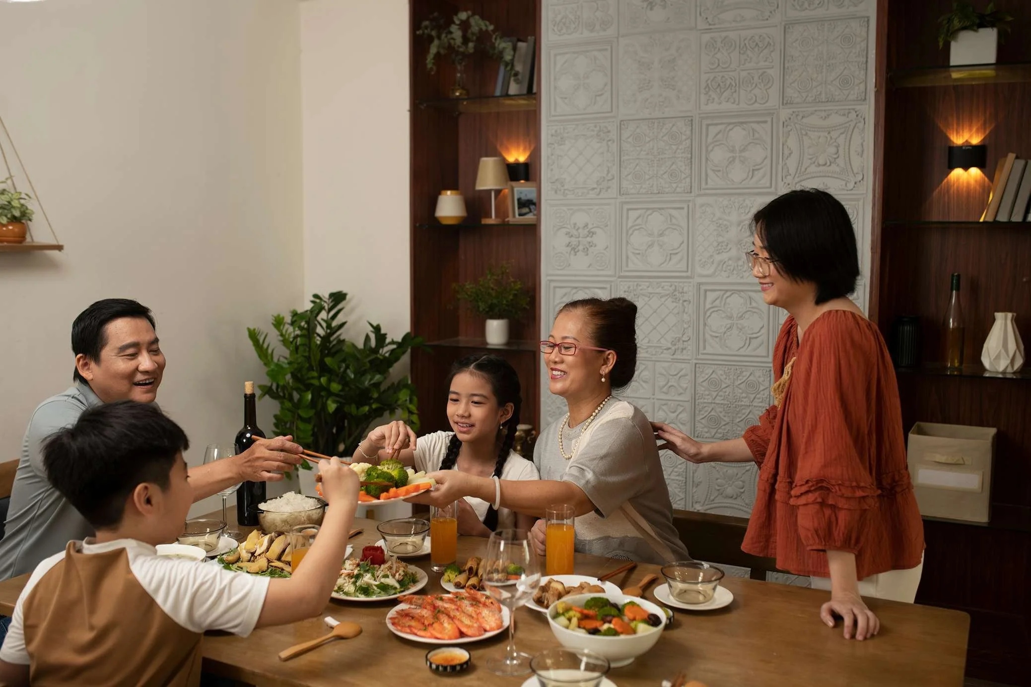 Understanding the Culture of Chinese Family Dinner and Sharing