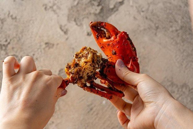 The Expert’s Guide on How to Eat Crab with Ease and Enjoyment