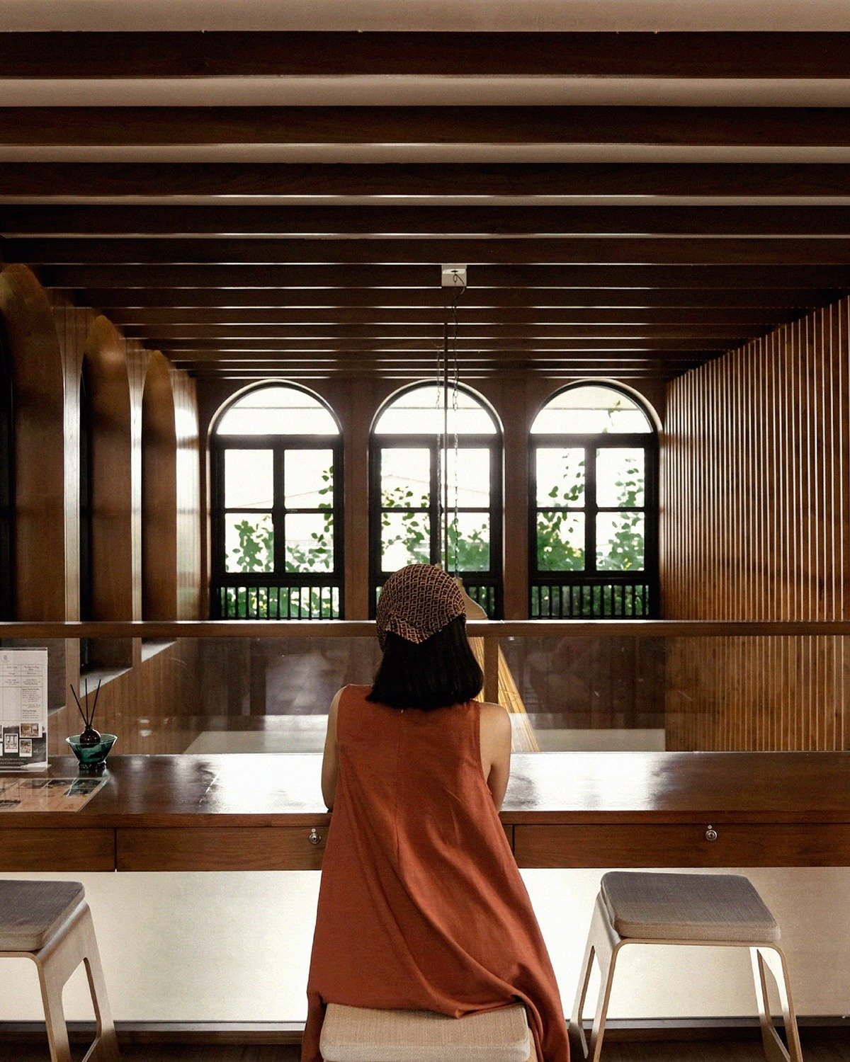 Work from anywhere shouldn&rsquo;t just mean escaping the office; it should mean upgrading it really well.
.
At #TheMotifsEcoHotel, we support your daily (work) flow with our designated solo working corners and lots of eye-pleasing greenery while you