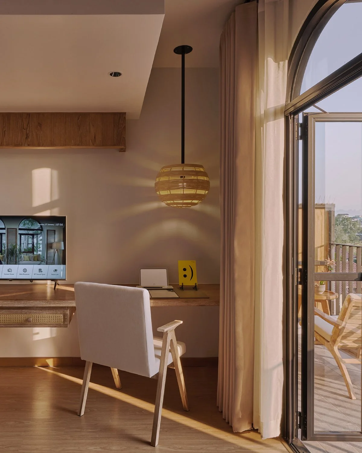 '𝑮𝒓𝒆𝒆𝒏 𝑴𝒐𝒖𝒏𝒕𝒂𝒊𝒏' is all about living in sync with nature. At #TheMotifsEcoHotel, we believe that true wellness is found in simplicity like the quiet luxury of letting soft morning sunlight wake you up naturally. Every detail in this room