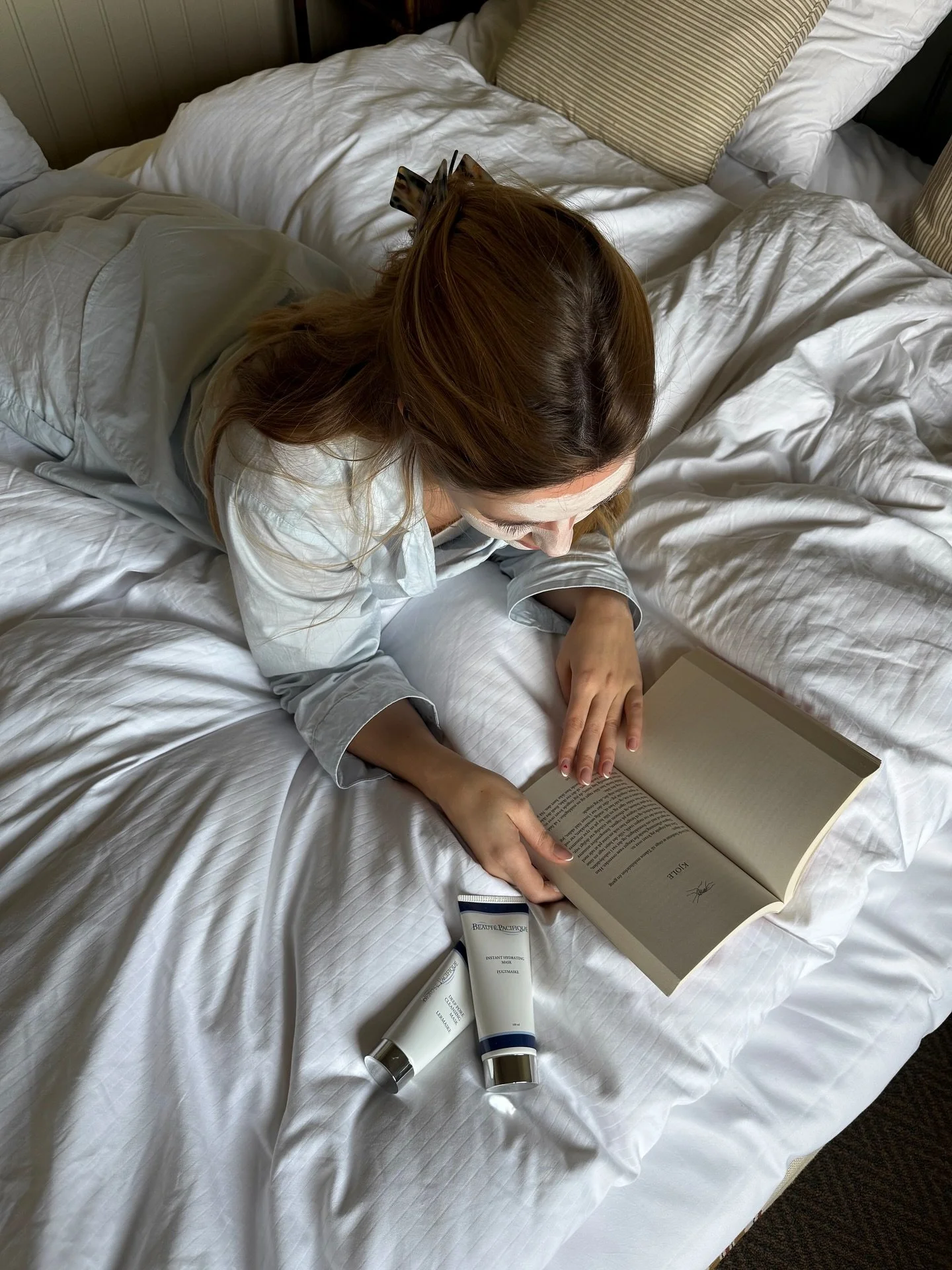 SWIPE FOR EN NYHED FRA @beautepacifique_official 🤍✨

Det er en fugtgivende og farvet dagcreme med SPF 30, der b&aring;de plejer og beskytter huden. Cremen indeholder mikro-pigmenter, der frigives ved p&aring;f&oslash;ring og tilpasser sig hudtonen, 