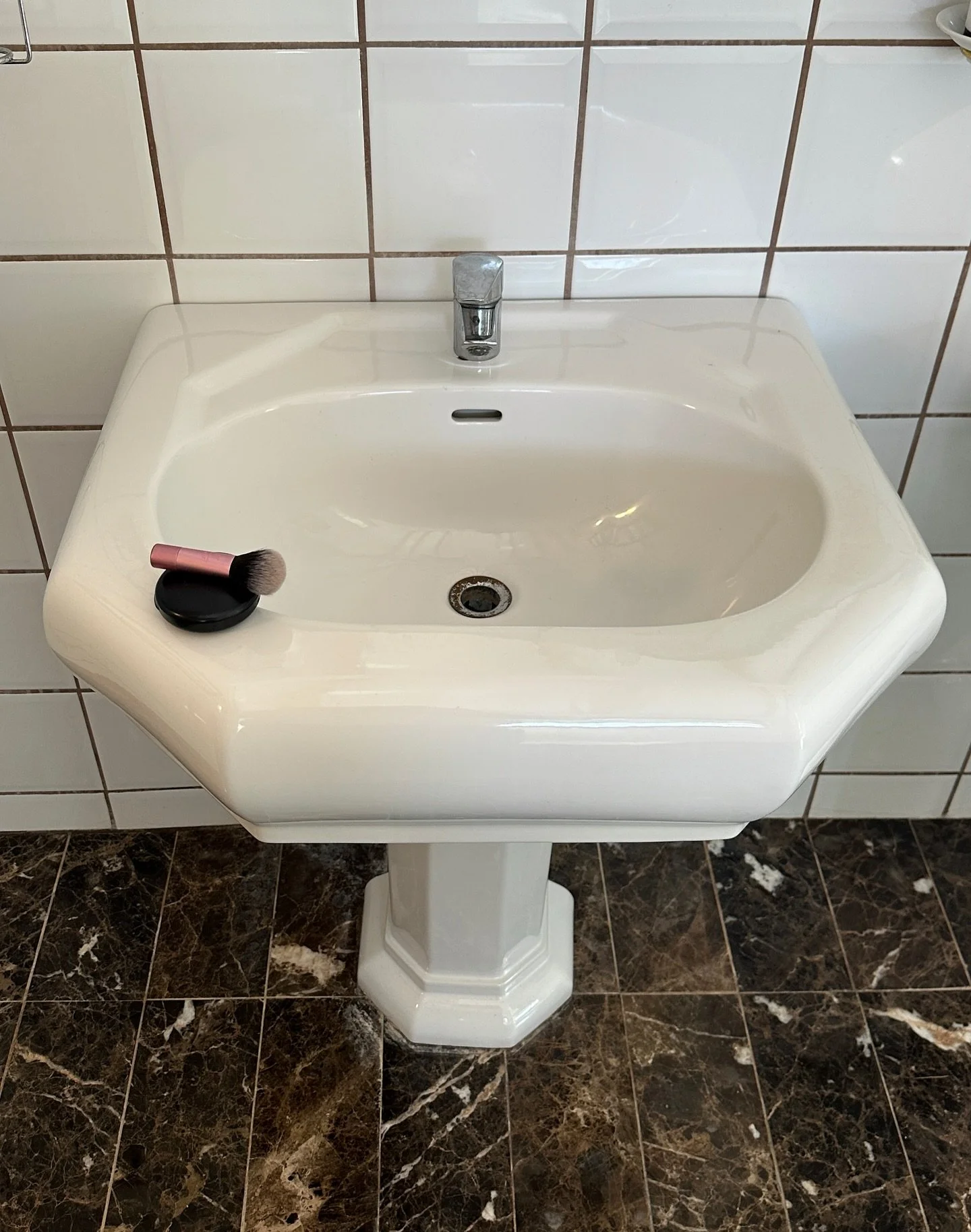 Uanset om du er p&aring; weekendtur eller et caf&eacute;bes&oslash;g, er der altid plads i tasken til dine essentials 🎀 

📸 @carowilton &amp; @byolivialucia