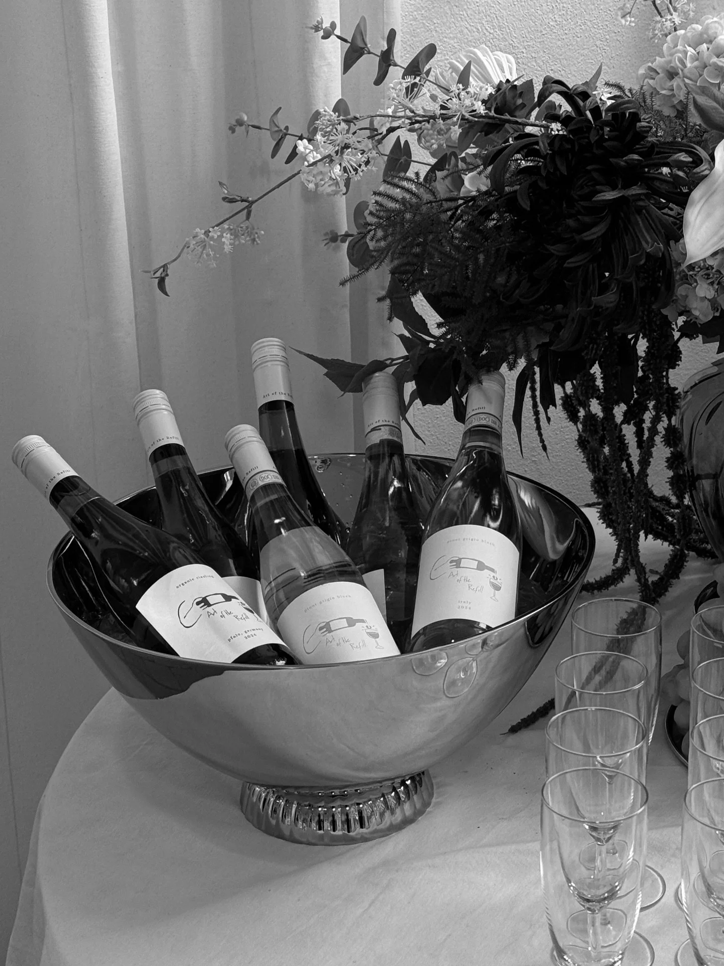 &Oslash;jeblikke fra vores pressedag &amp; fredagsbar 🥂🌷🤍

Tak til @artoftherefill for dejlig vin &amp; til @egekildedanmark for de l&aelig;kre Juicy varianter.