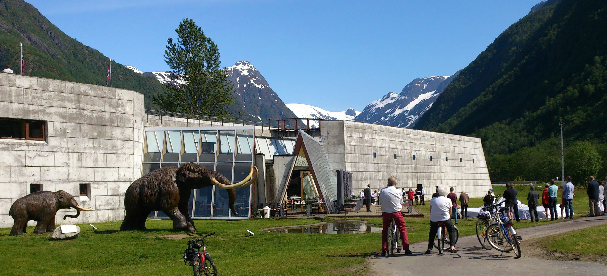 Opningstider i sommar