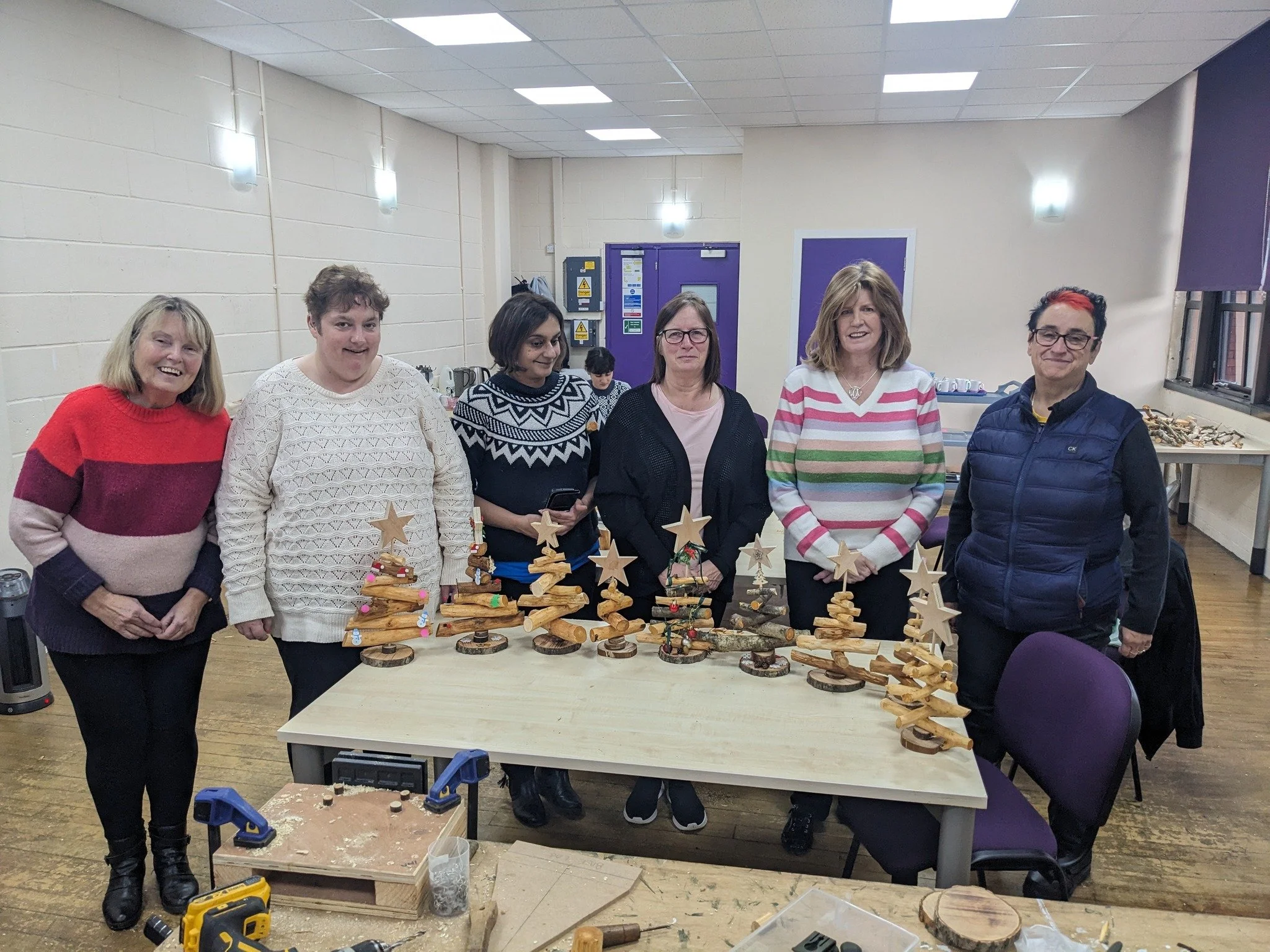 Last week we got into the festive spirit making wooden Christmas trees with @gda__online 

We think they look fab! Thanks for having us 🎄

 #diy #glasgow #woodworking #Christmas #festivedecor