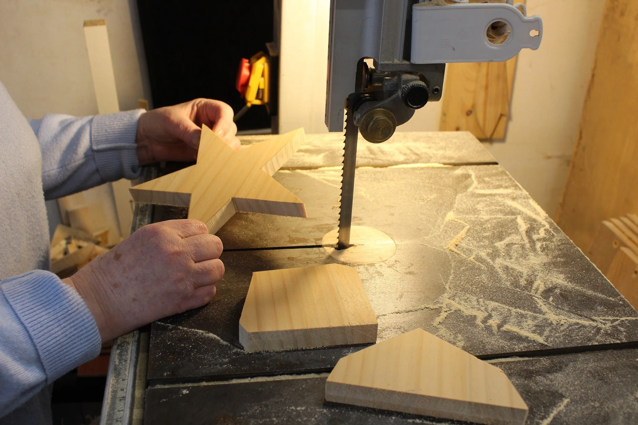 Our workshop elves (aka our amazing volunteers) have been working hard this week preparing for our Christmas Fair. 

The workshop is filling fast with amazing handmade decorations ready for you to buy on Saturday 13th. See you there!

 #Christmas #wh