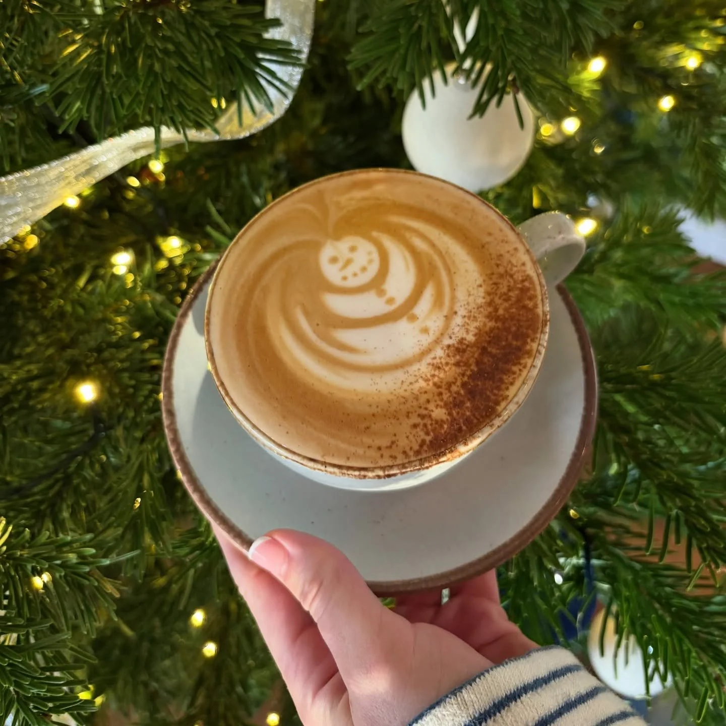A festive Gingerbread Latte takes the spotlight as our December drink of the month! 🎄🌟