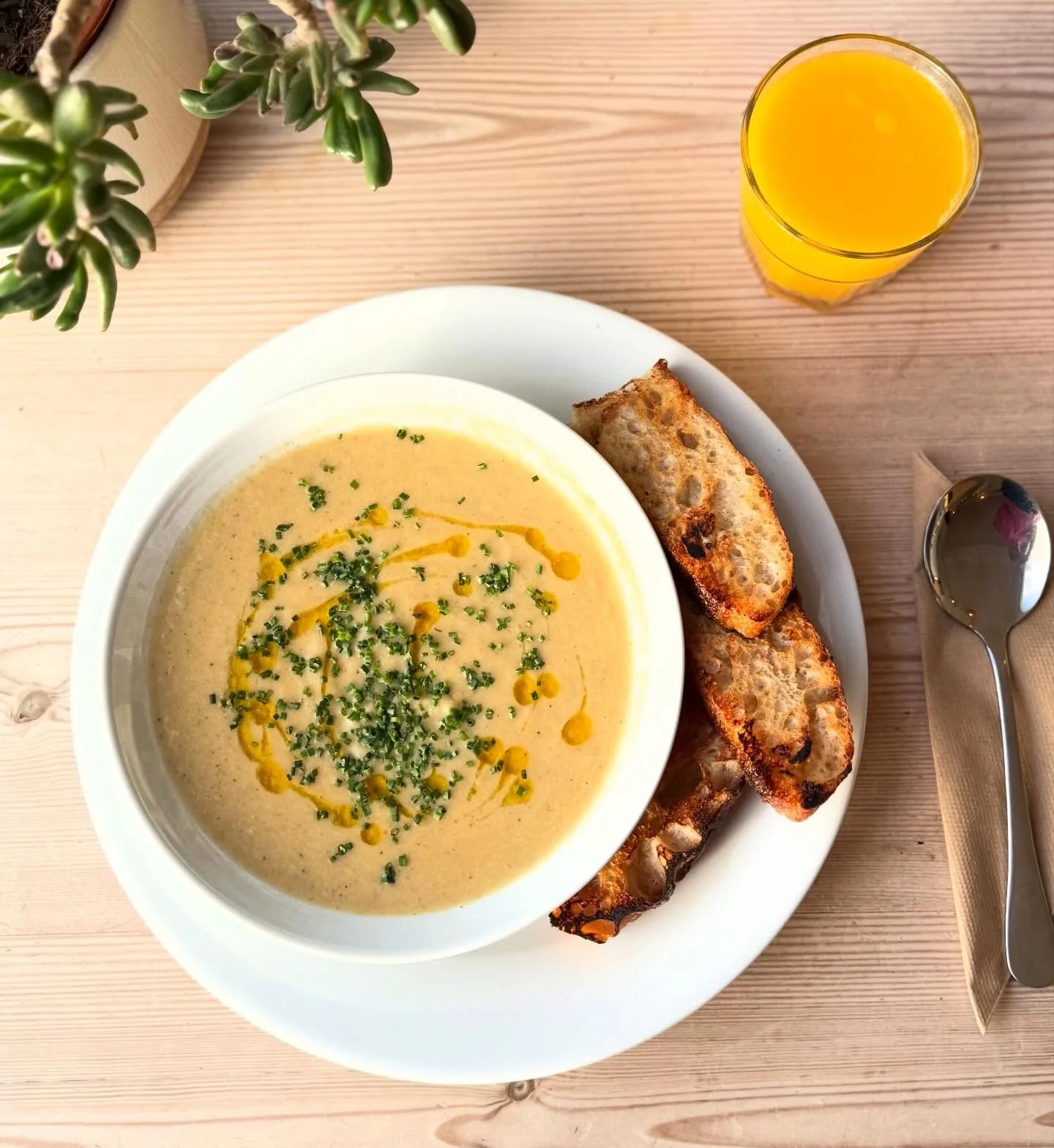 We think it&rsquo;s safe to say it&rsquo;s well &amp; truly soup weather ❄️⛄️
Changing daily &amp; freshly made in our kitchen. Eat in or takeaway with warm focaccia.
Stay warm folks!