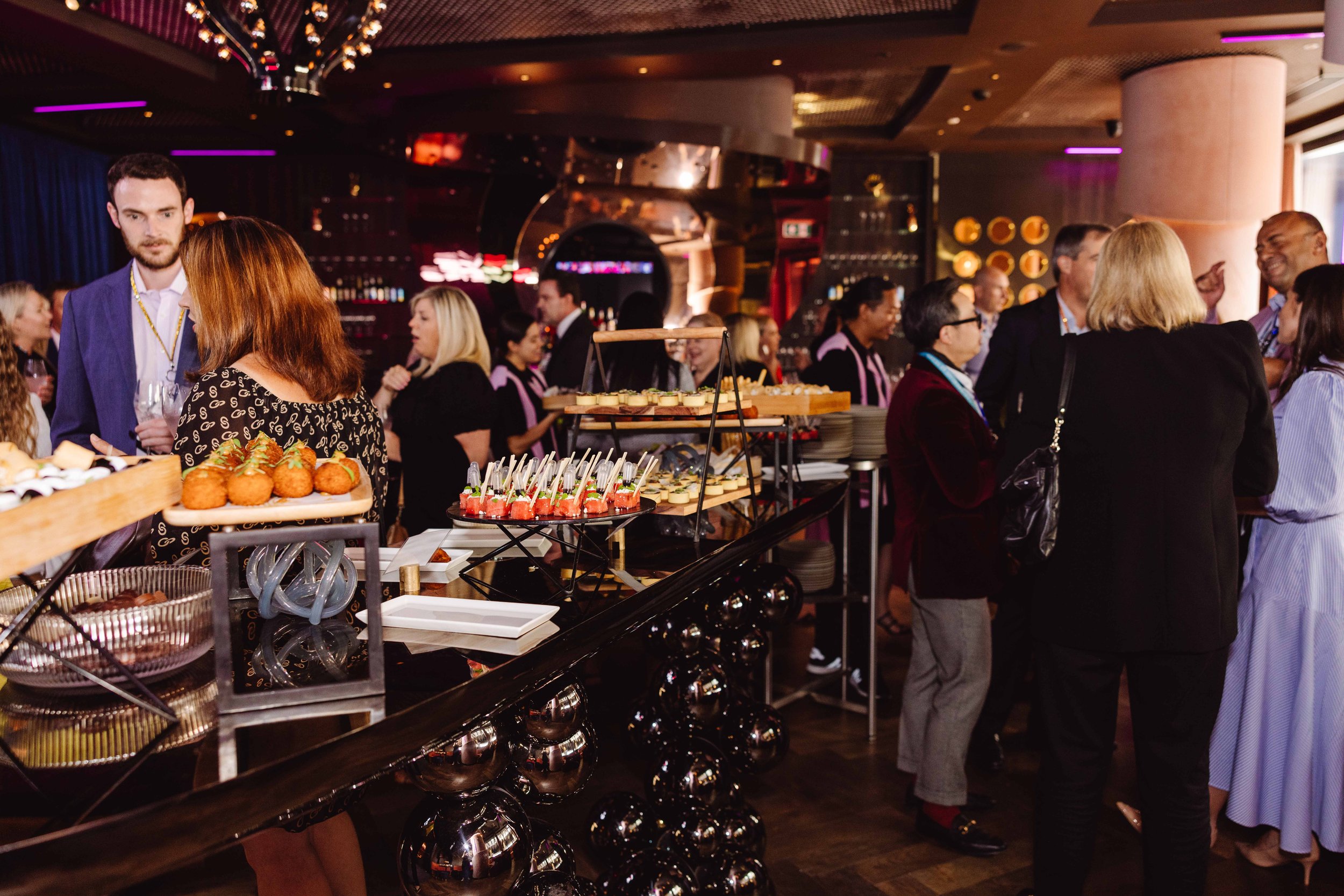 DiveBar-110.jpg
