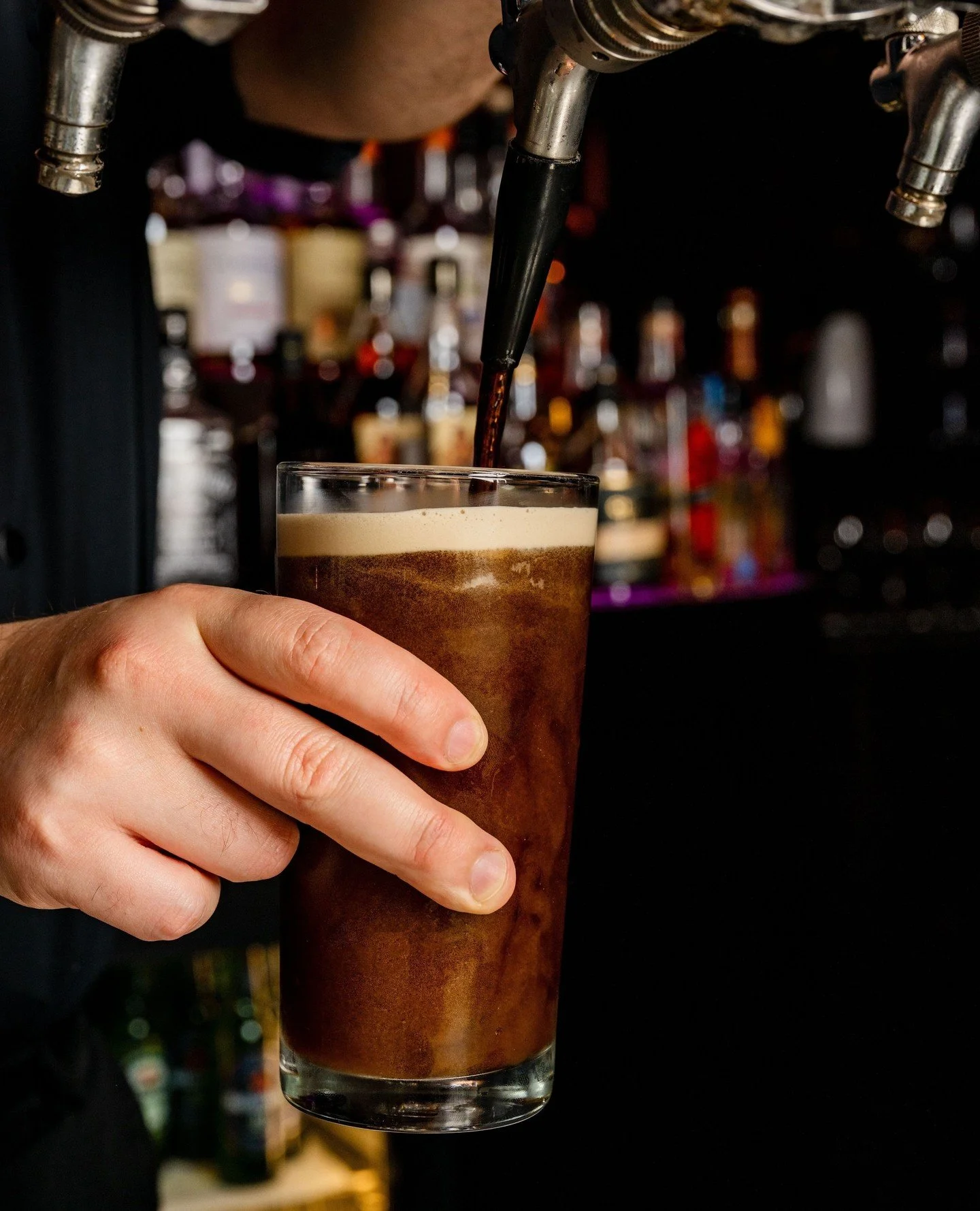 Thirsty? A cold pint of Guinness is waiting for you at Dive Bar. Open Sun-Thu 4pm-10pm &amp; Fri-Sat 3pm-late.⁠
⁠
#DiveBar #MelbourneBars #GuinnessLovers #MelbourneDrinks #MelbourneNights #MelbourneLife #GoodTimesMelbourne #OnTap