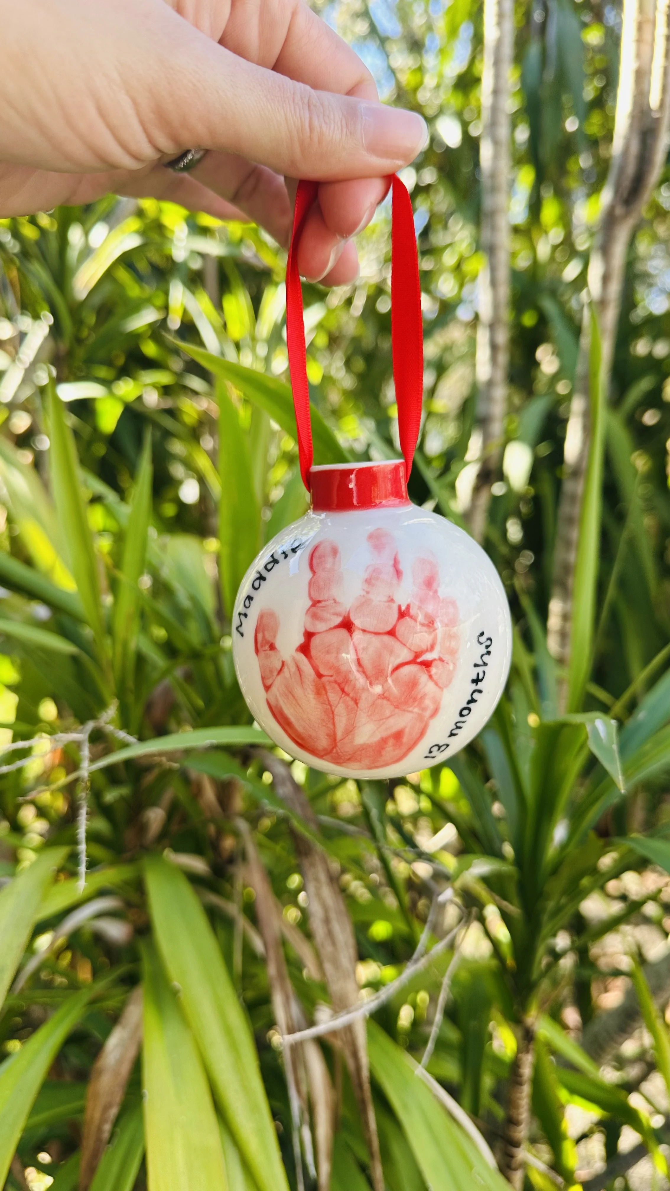 red xmas bauble.JPG