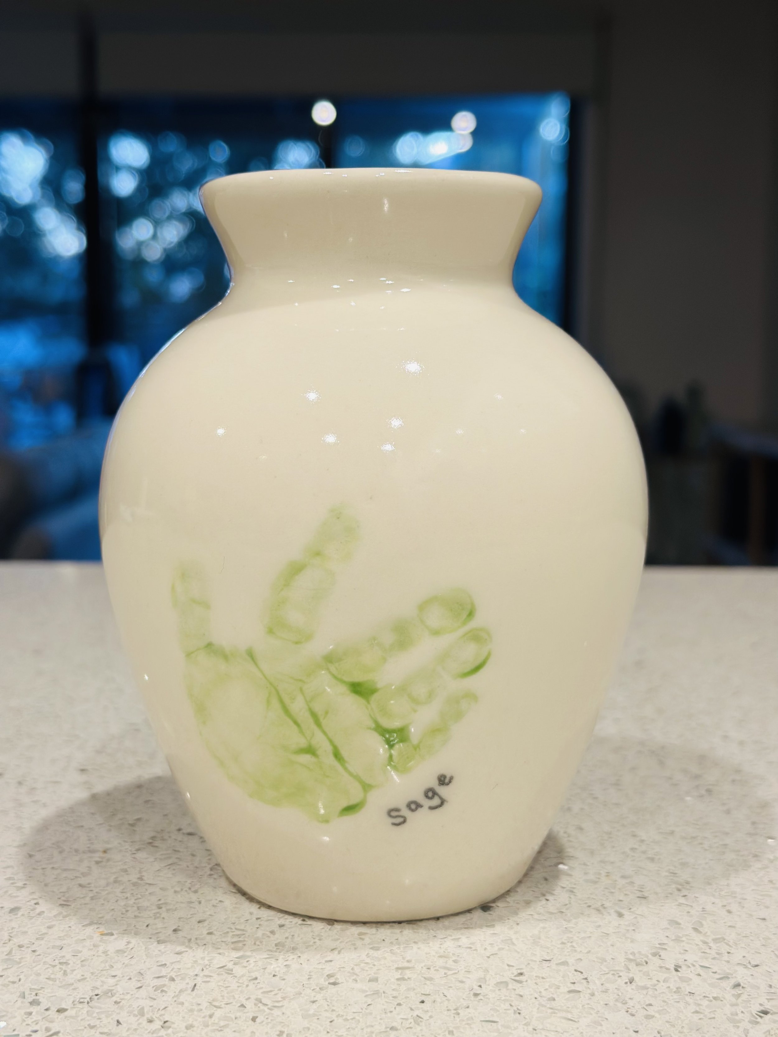 baby-handprint-vase.jpg