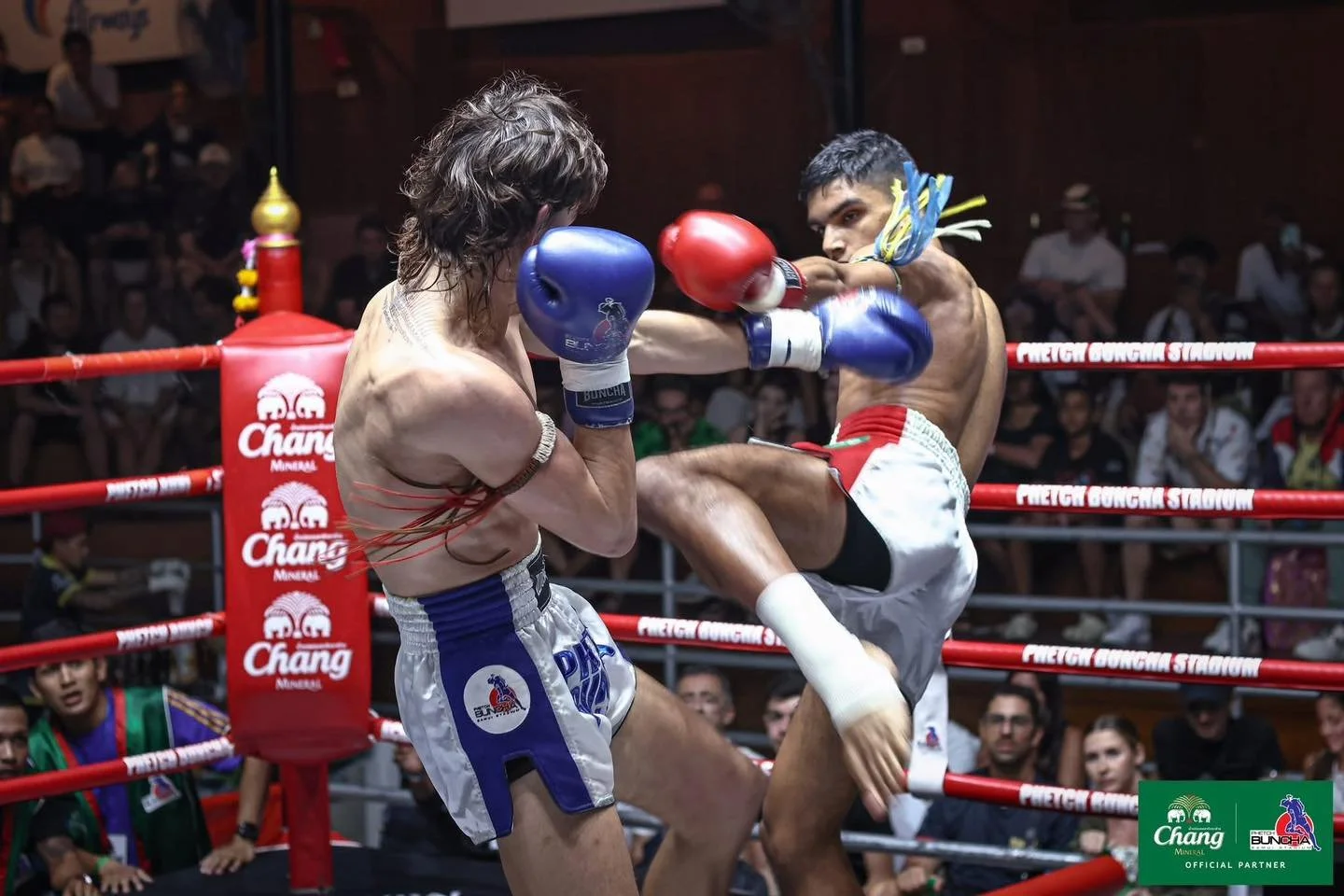 Monday is where it all starts again.

The early mornings, the tired legs, the rounds no one sees.
This is where fights are really won: in the work, the discipline and the choice to keep showing up.

No shortcuts this week.
Just consistent effort, one