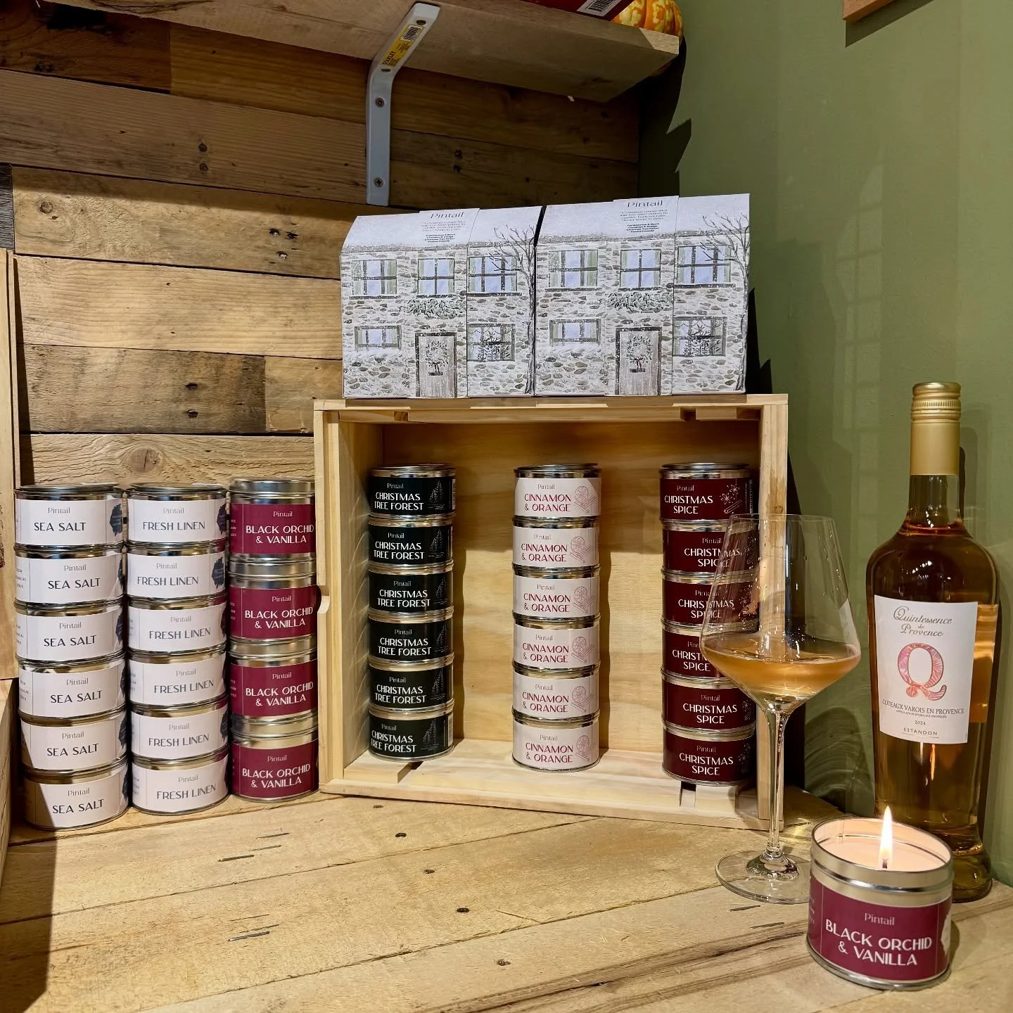 ✨ The nights may be drawing in, but we’re keeping the lights glowing and the flavours flowing this season 🕯️🍷
Taking centre stage on our display table is the superb range from @pintailcandles — lift the lids and let your senses be swep