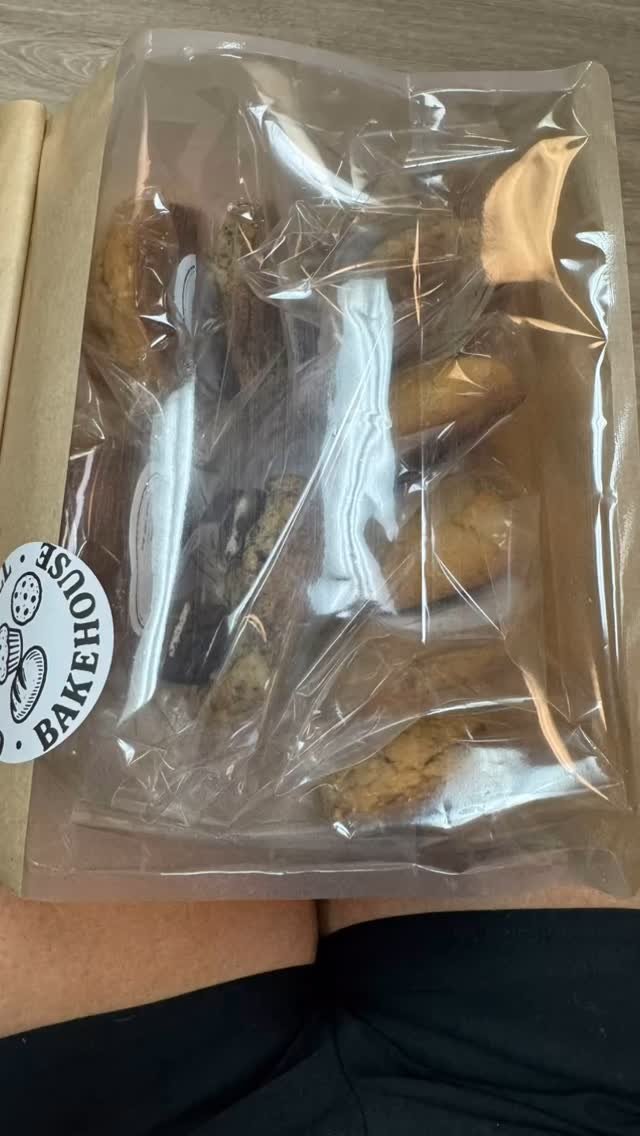 Sometimes, the best gifts are gourmet handmade cookies. 🥰
Treat someone today!
Www.crumbwellbakehouse.com
#gourmetcookie #gourmetcookieshop #cottagebakery #soughdough #homebakery #smallbusiness #homebaker